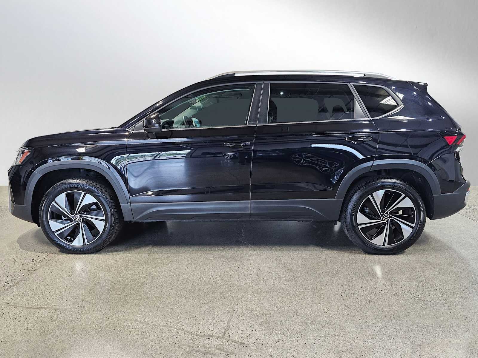 2025 Volkswagen Taos SE 4MOTION