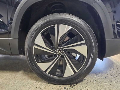 2025 Volkswagen Taos SE 4MOTION