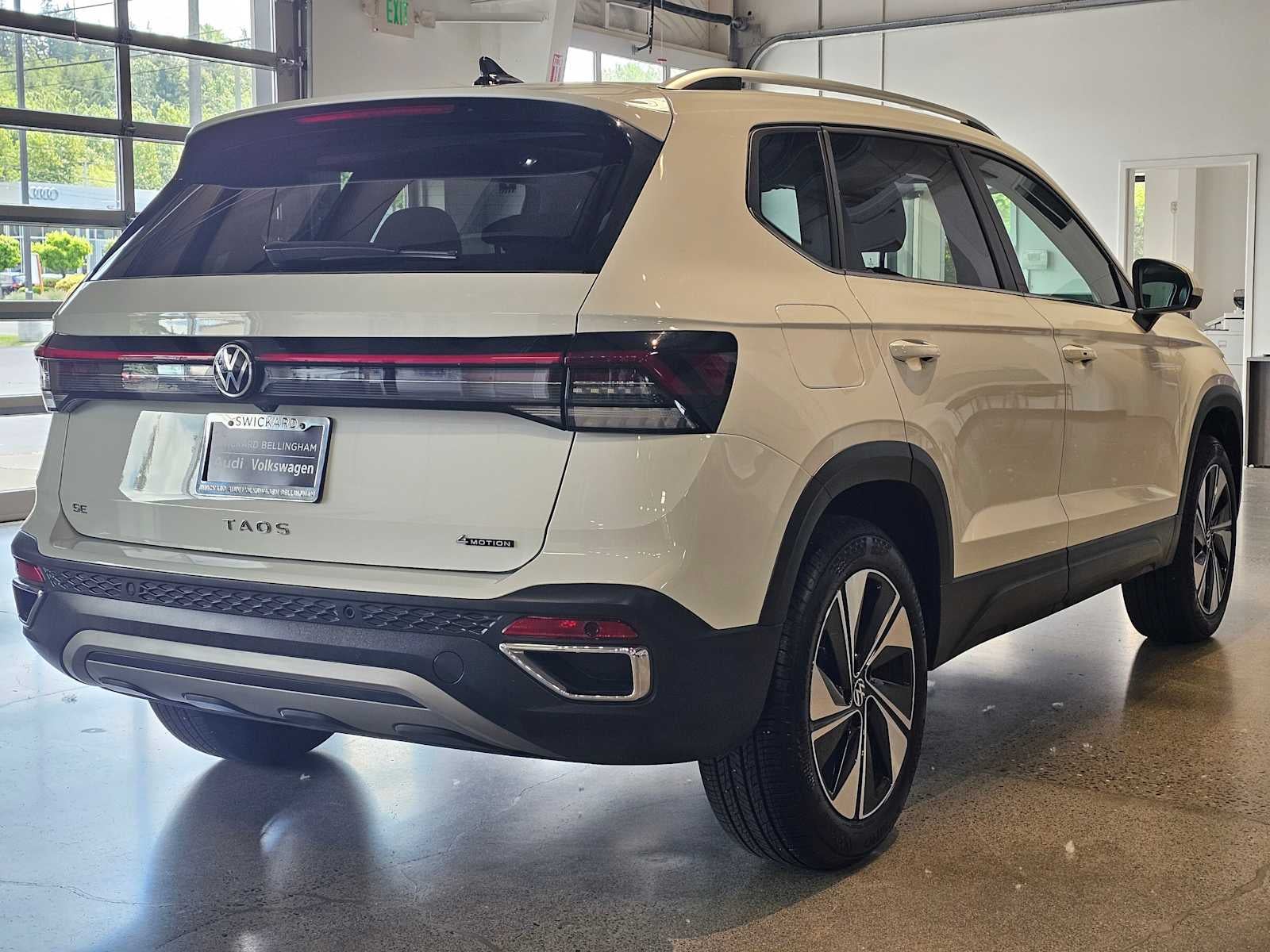 2025 Volkswagen Taos SE 4MOTION