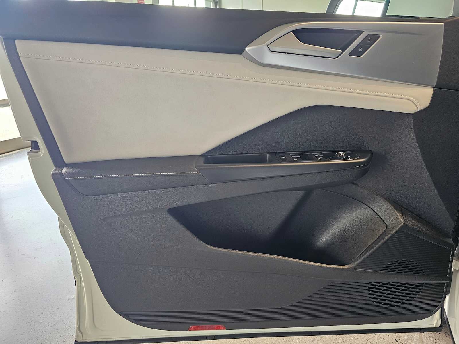 2025 Volkswagen Taos SE 4MOTION
