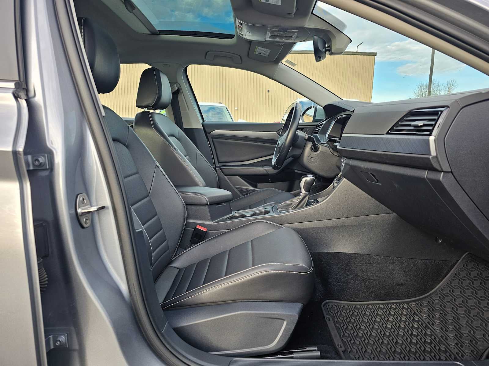 2022 Volkswagen Jetta SE Auto