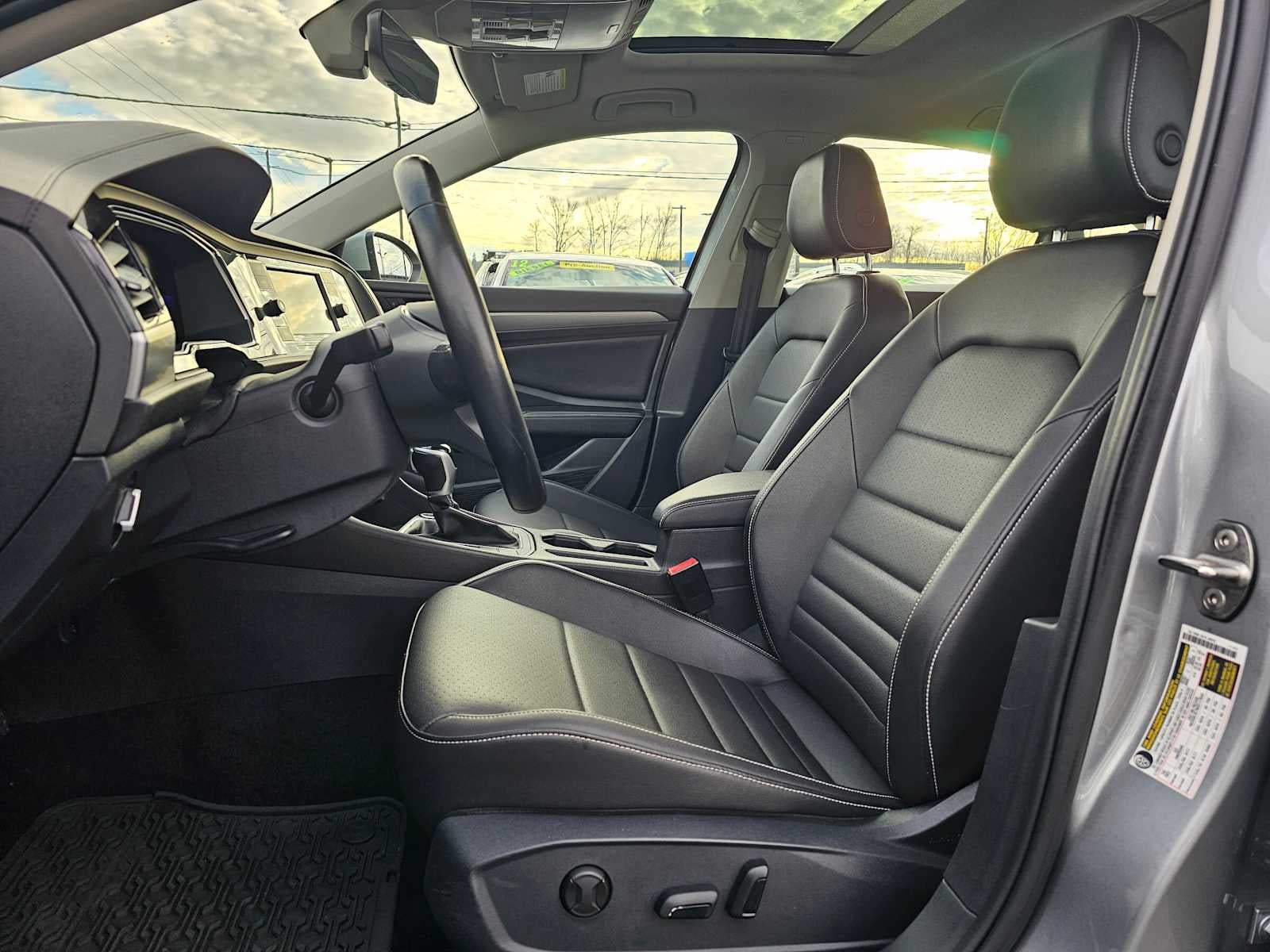 2022 Volkswagen Jetta SE Auto