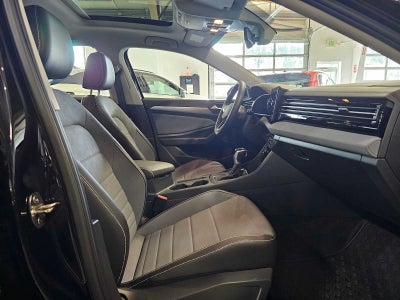 2025 Volkswagen Jetta SE Auto