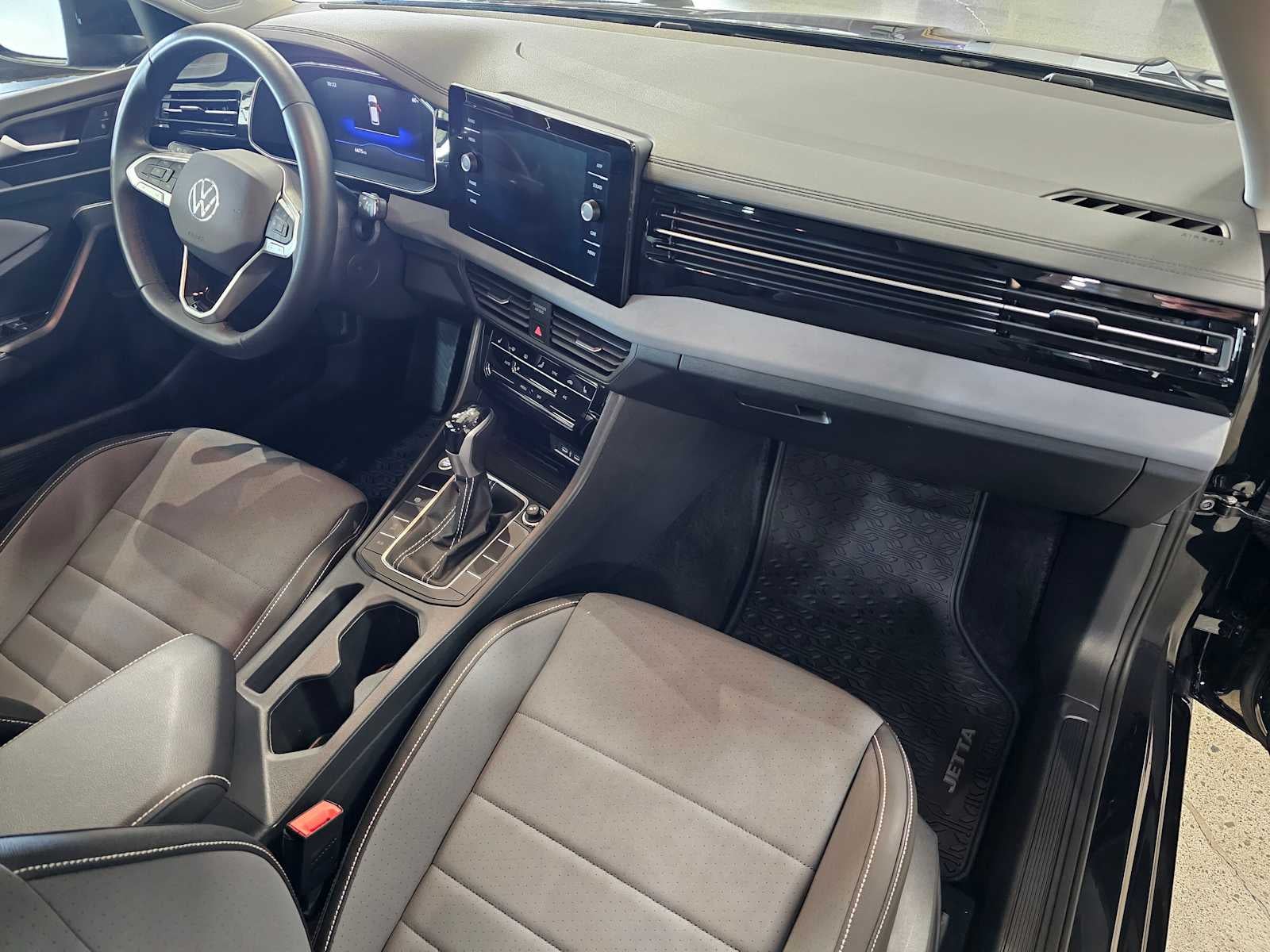 2025 Volkswagen Jetta SE Auto