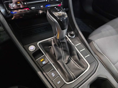 2025 Volkswagen Jetta SE Auto