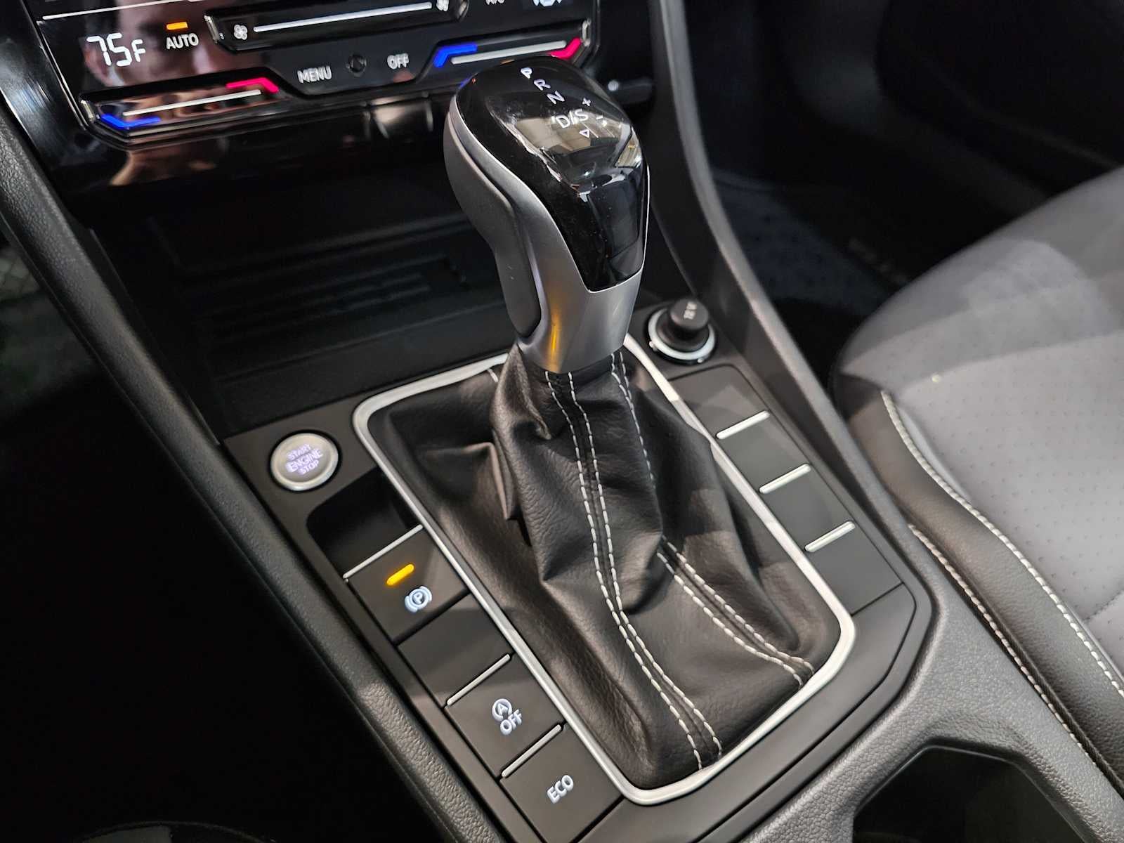 2025 Volkswagen Jetta SE Auto