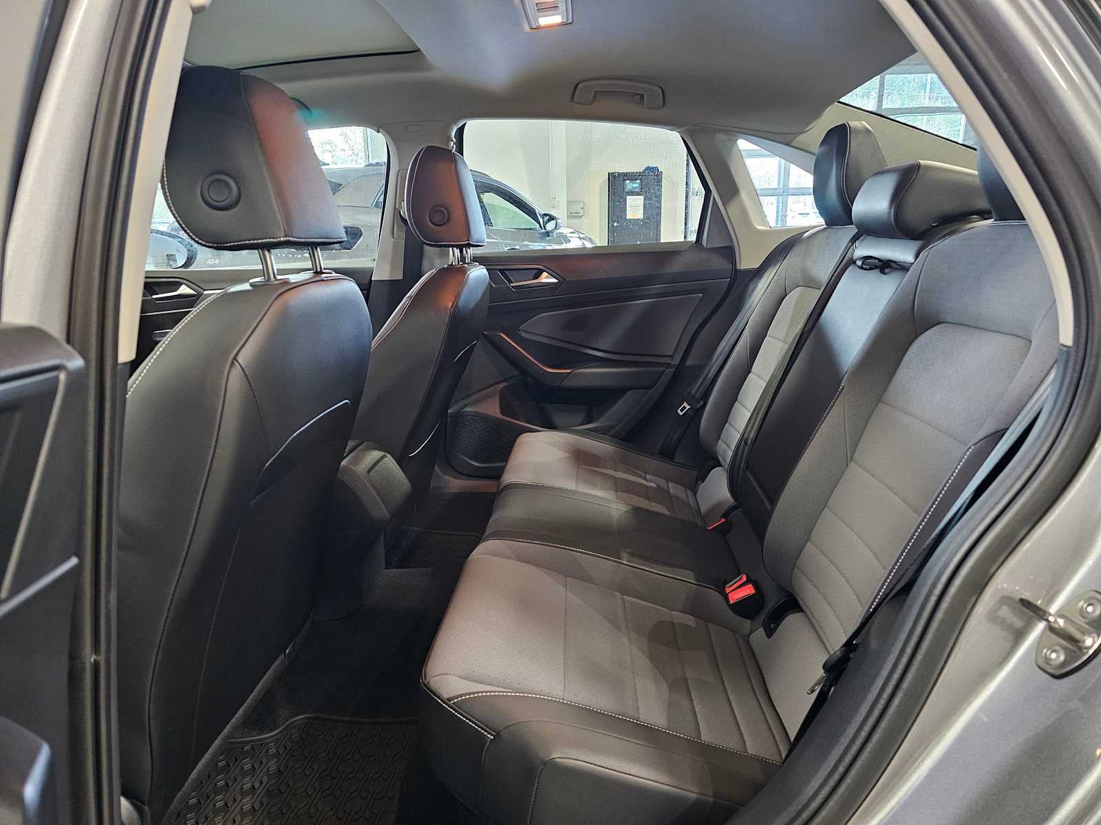 2025 Volkswagen Jetta SE Auto