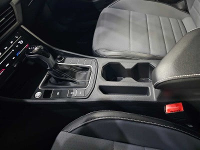 2025 Volkswagen Jetta SE Auto