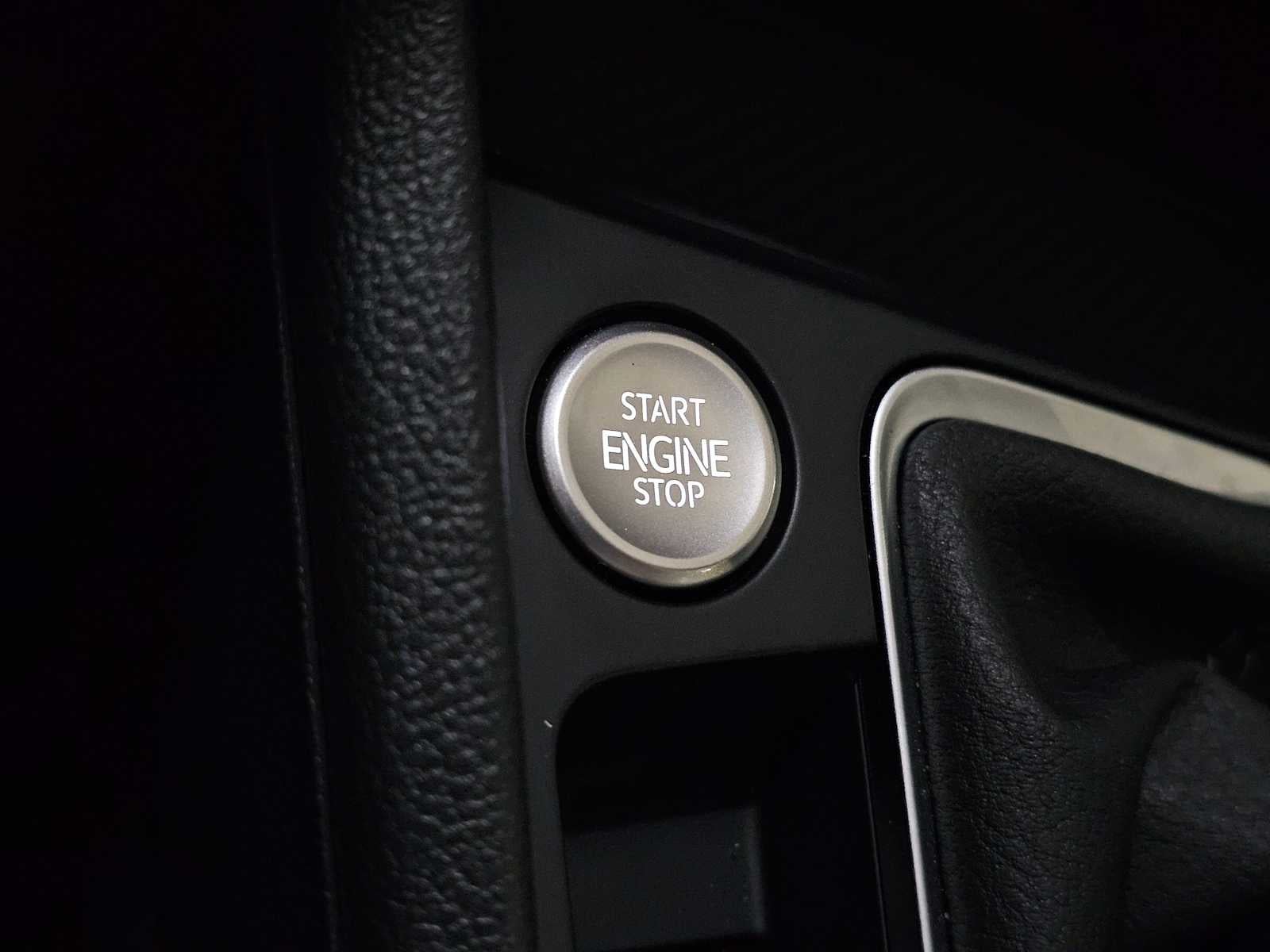 2025 Volkswagen Jetta SE Auto