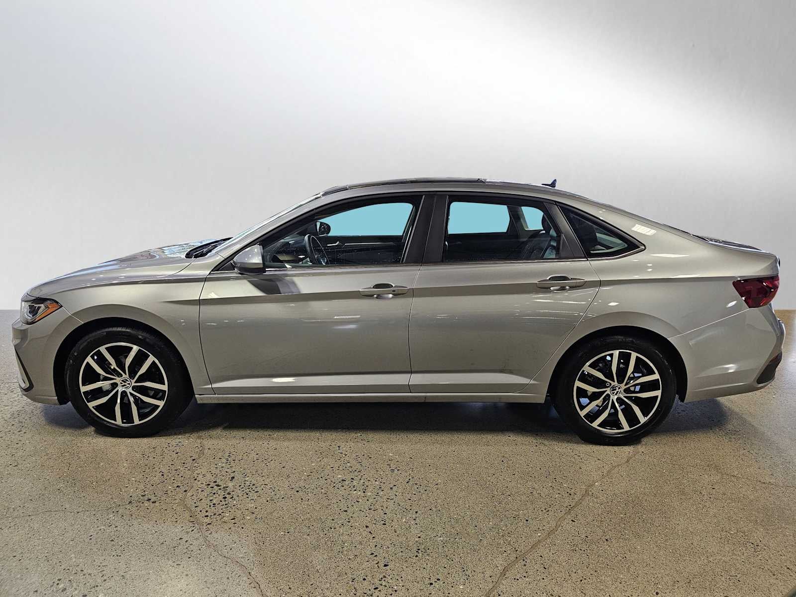 2025 Volkswagen Jetta SE Auto
