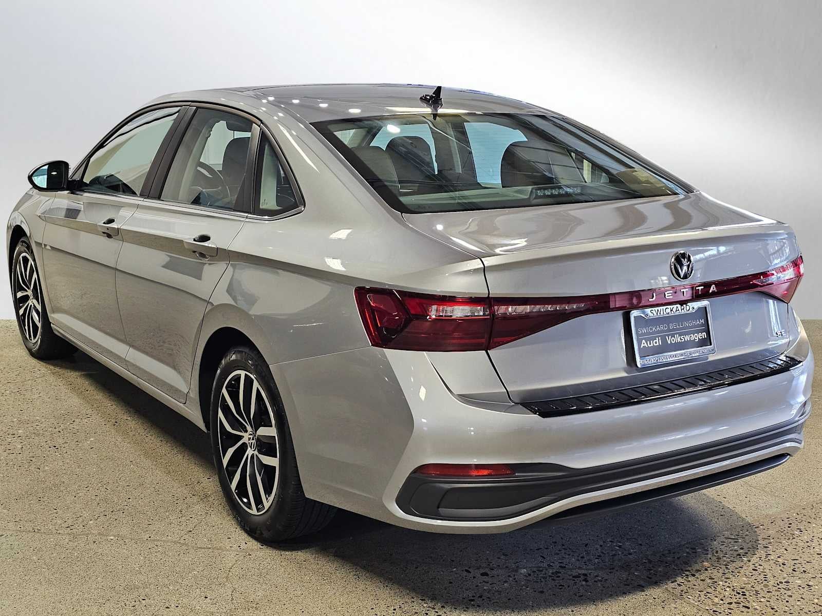 2025 Volkswagen Jetta SE Auto