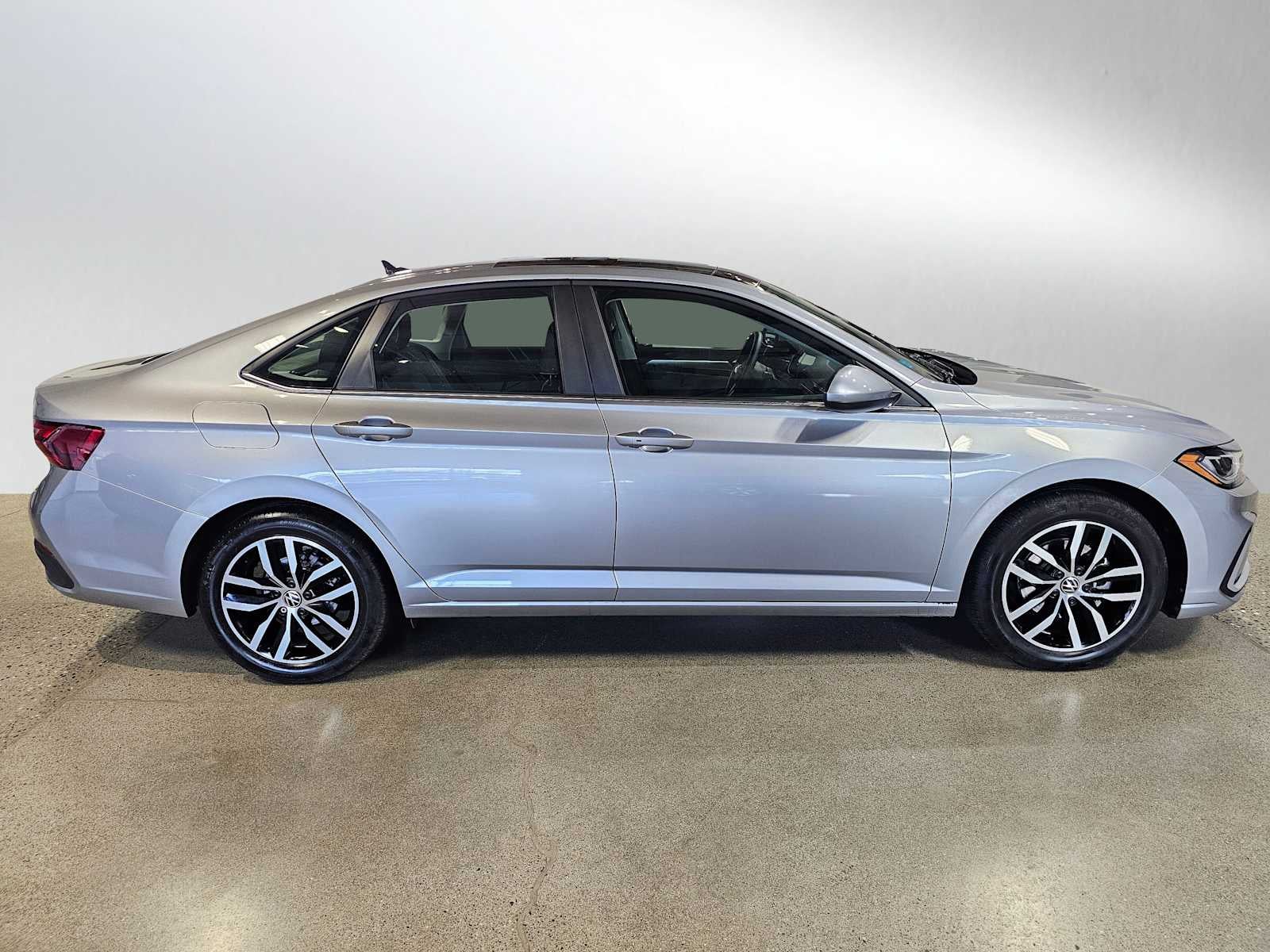 2025 Volkswagen Jetta SE Auto