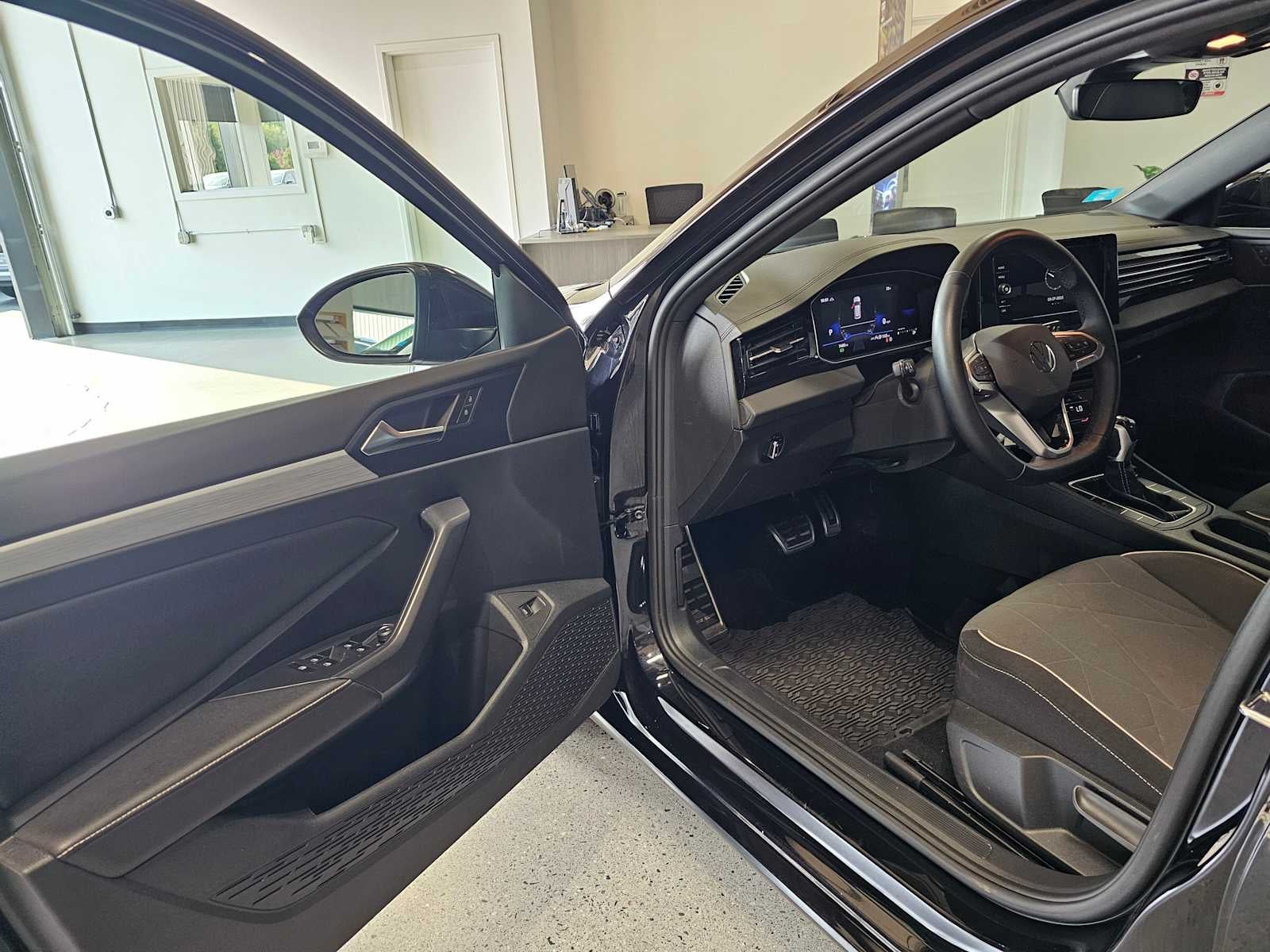 2025 Volkswagen Jetta Sport Auto