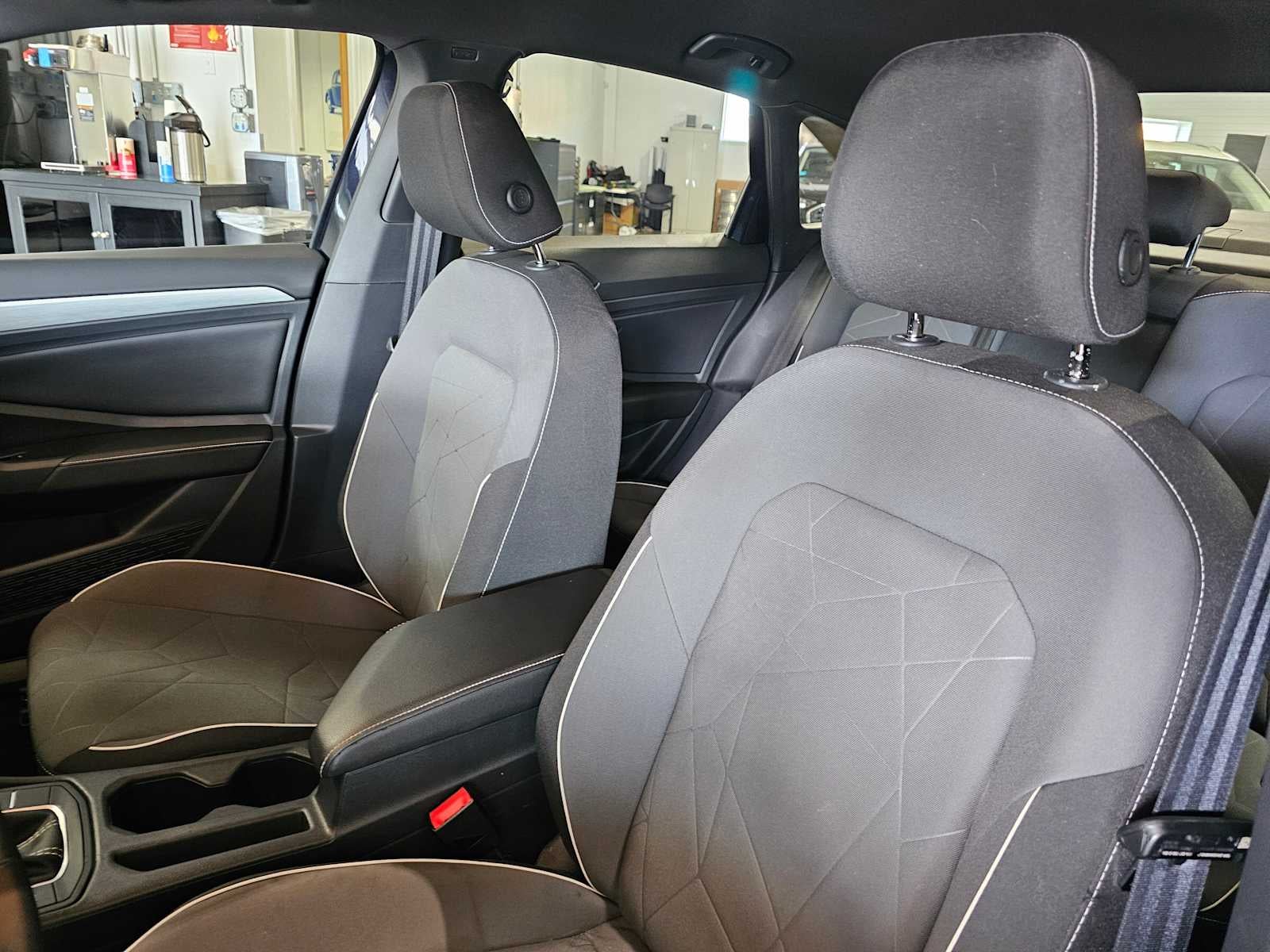 2025 Volkswagen Jetta Sport Auto