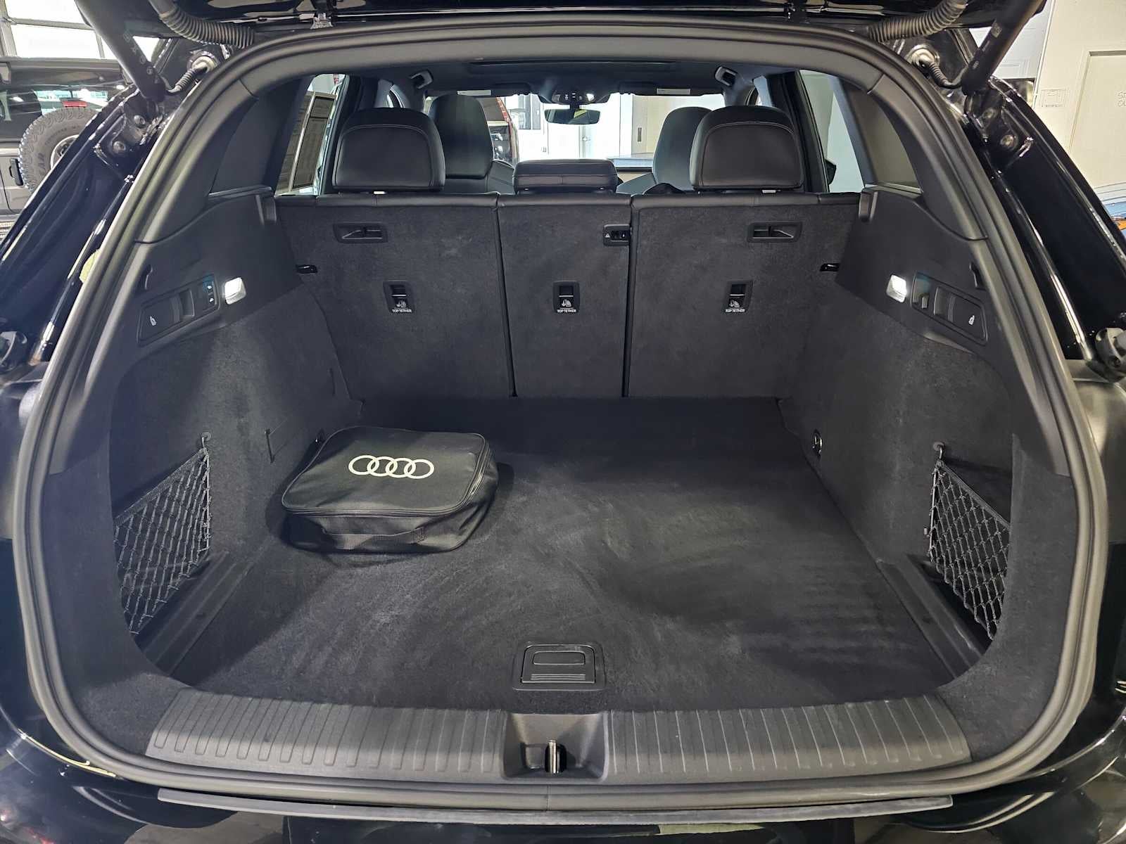 2025 Audi SQ6 e-tron Prestige quattro