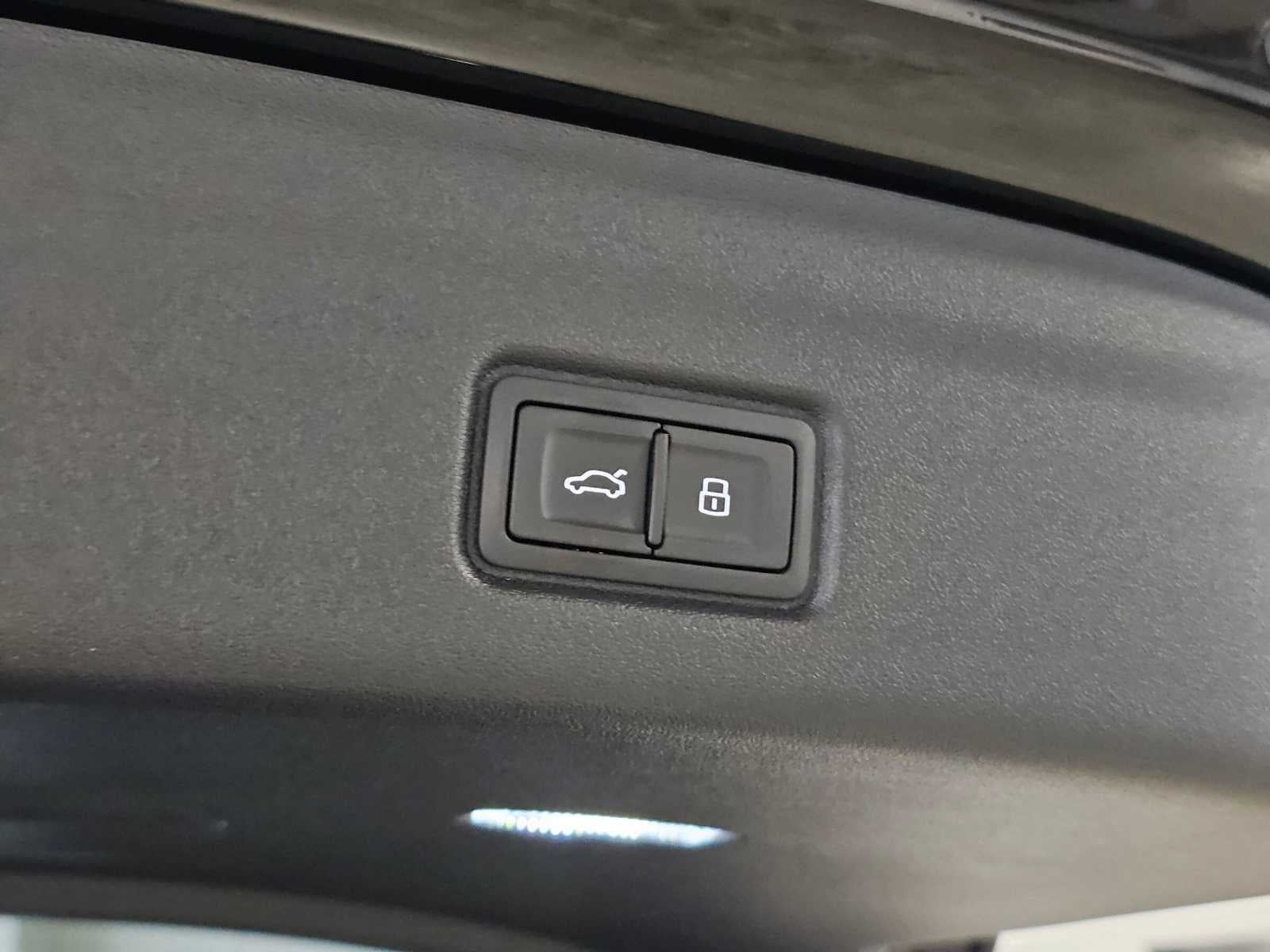 2025 Audi SQ6 e-tron Prestige quattro