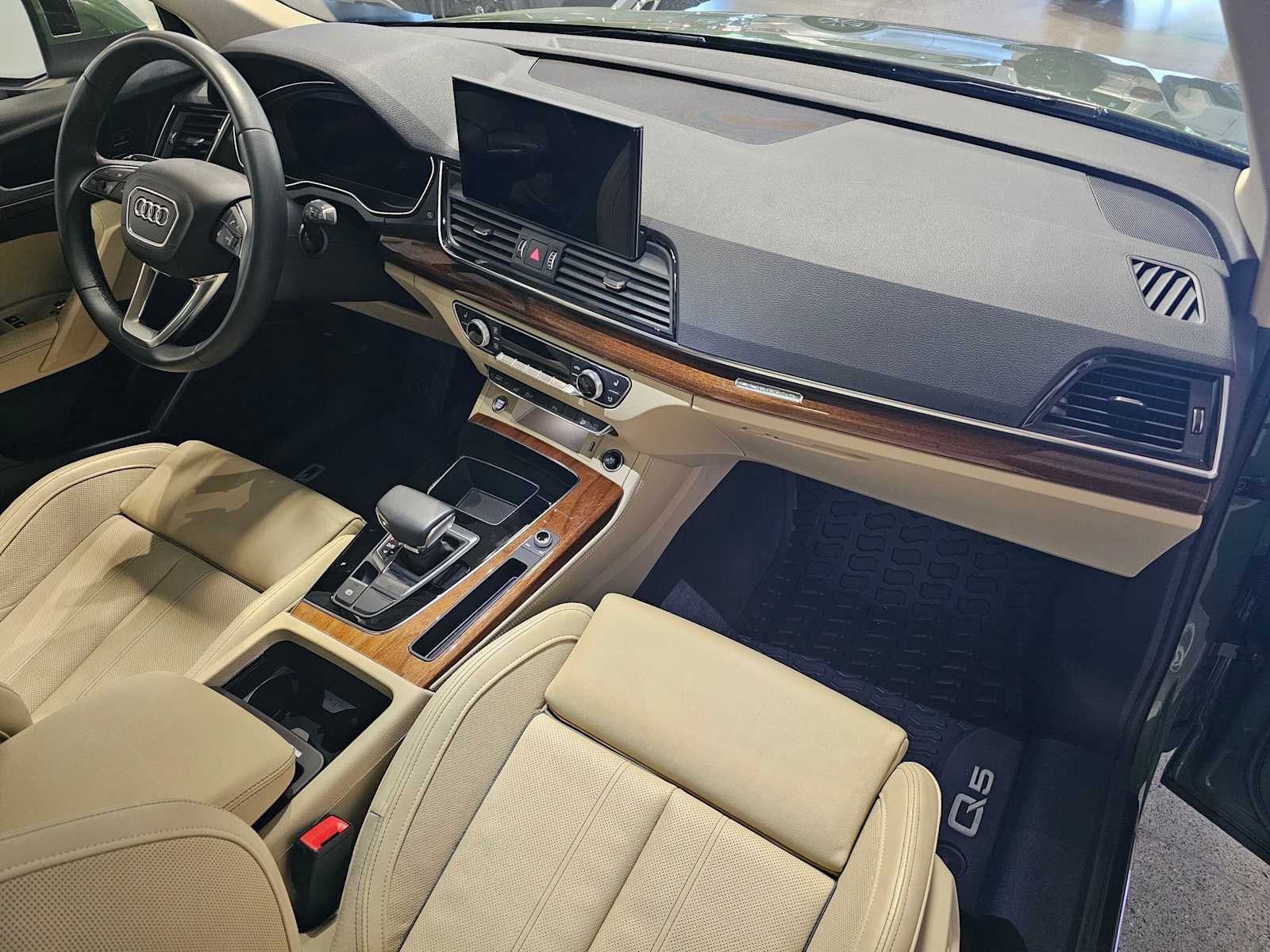 2022 Audi Q5 S line Premium Plus 55 TFSI e quattro