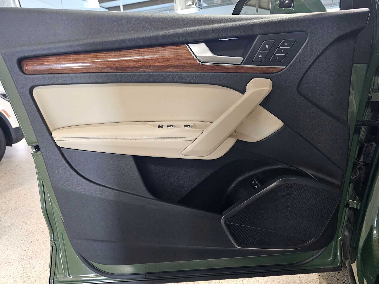 2022 Audi Q5 S line Premium Plus 55 TFSI e quattro