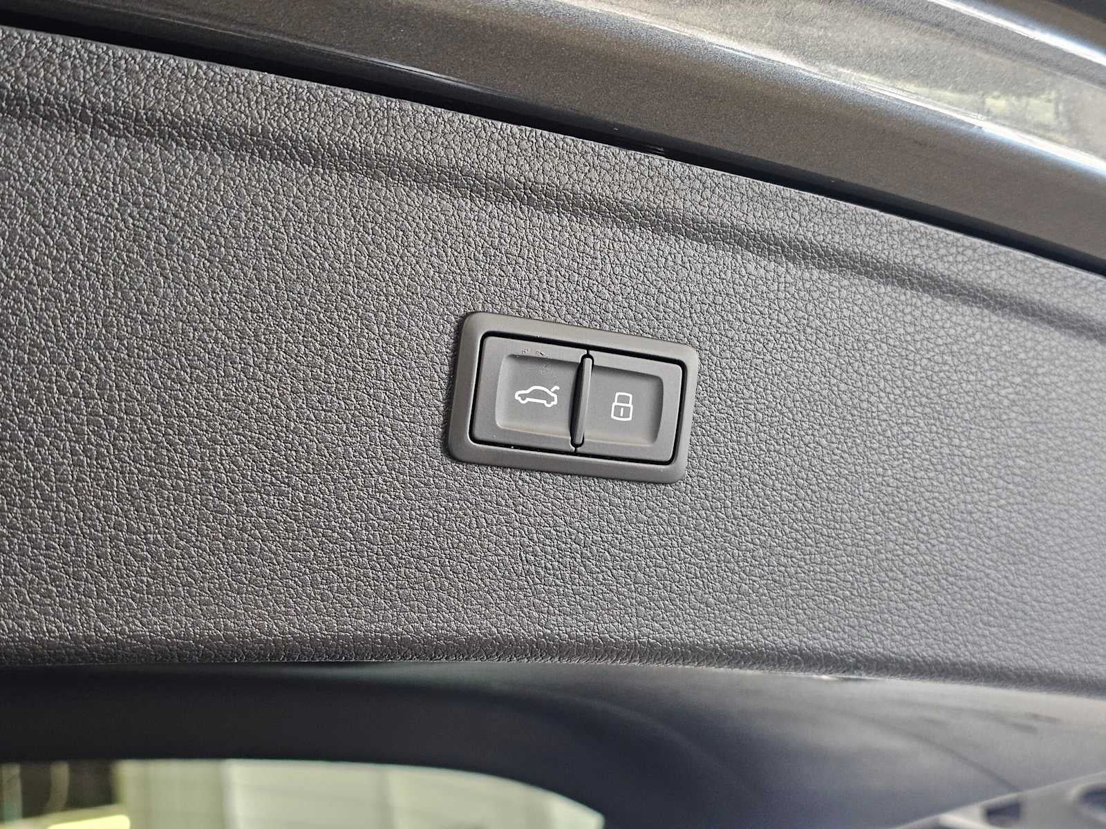 2023 Audi Q5 S line Premium Plus 55 TFSI e quattro