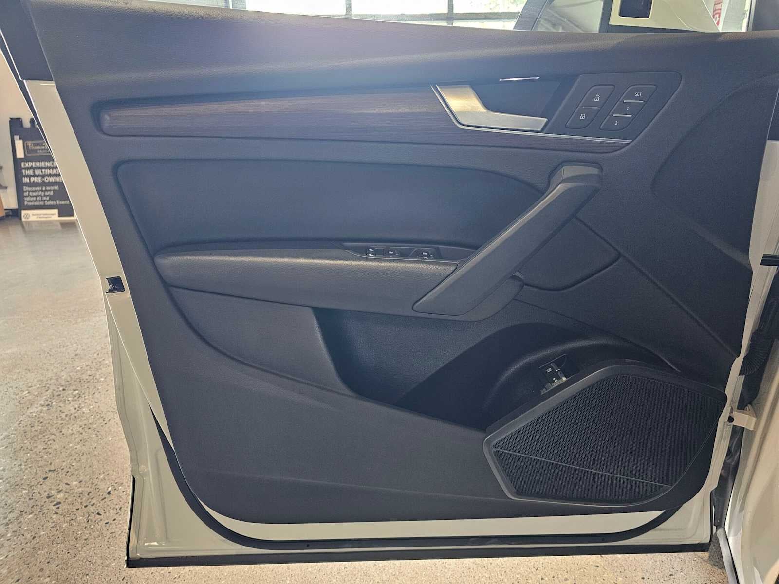 2023 Audi Q5 S line Premium