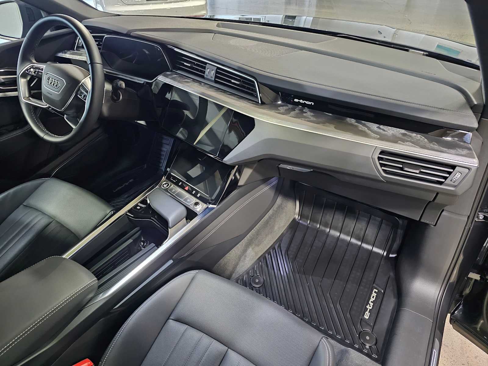 2023 Audi e-tron Premium Plus