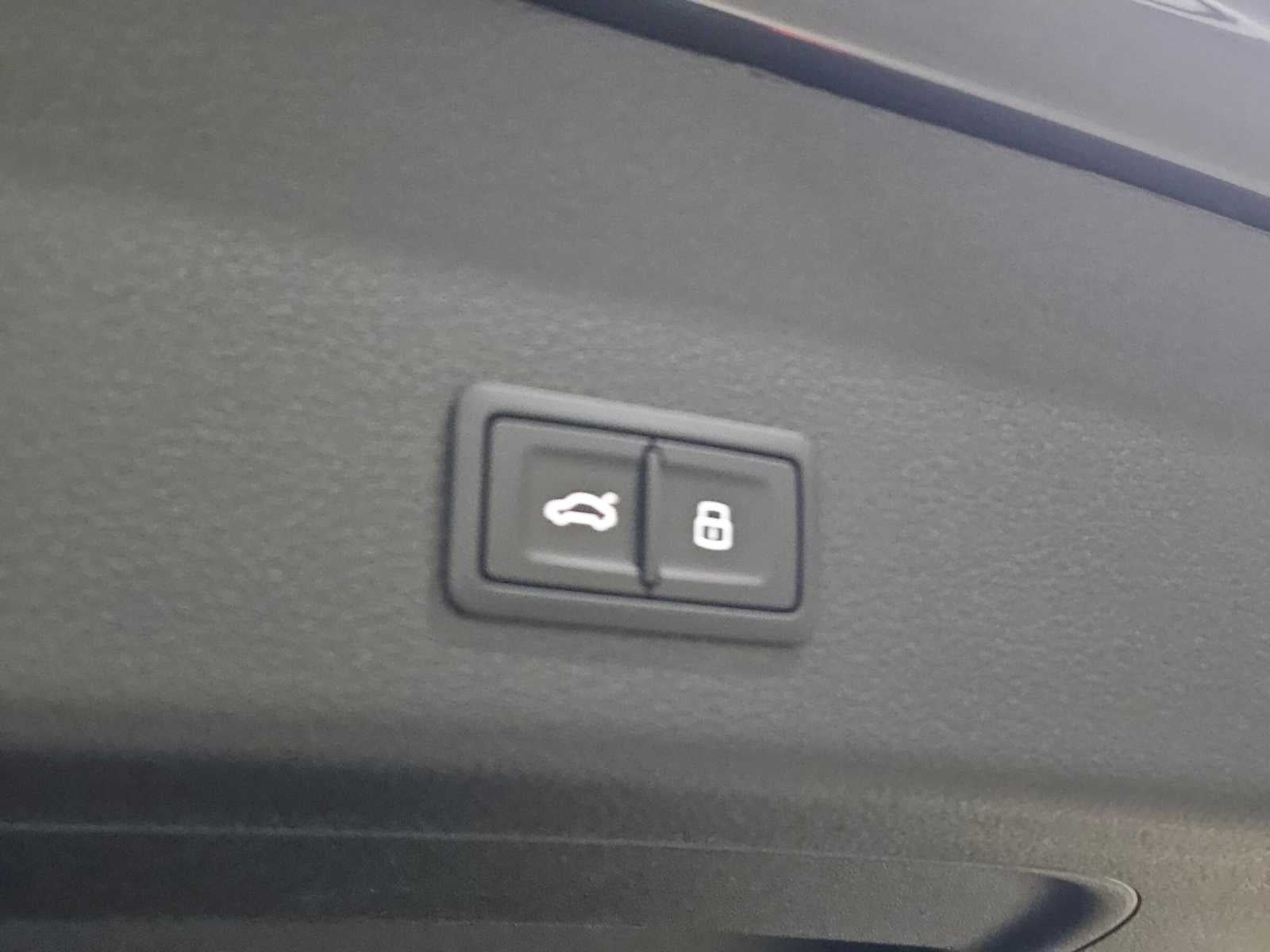 2023 Audi e-tron Premium Plus