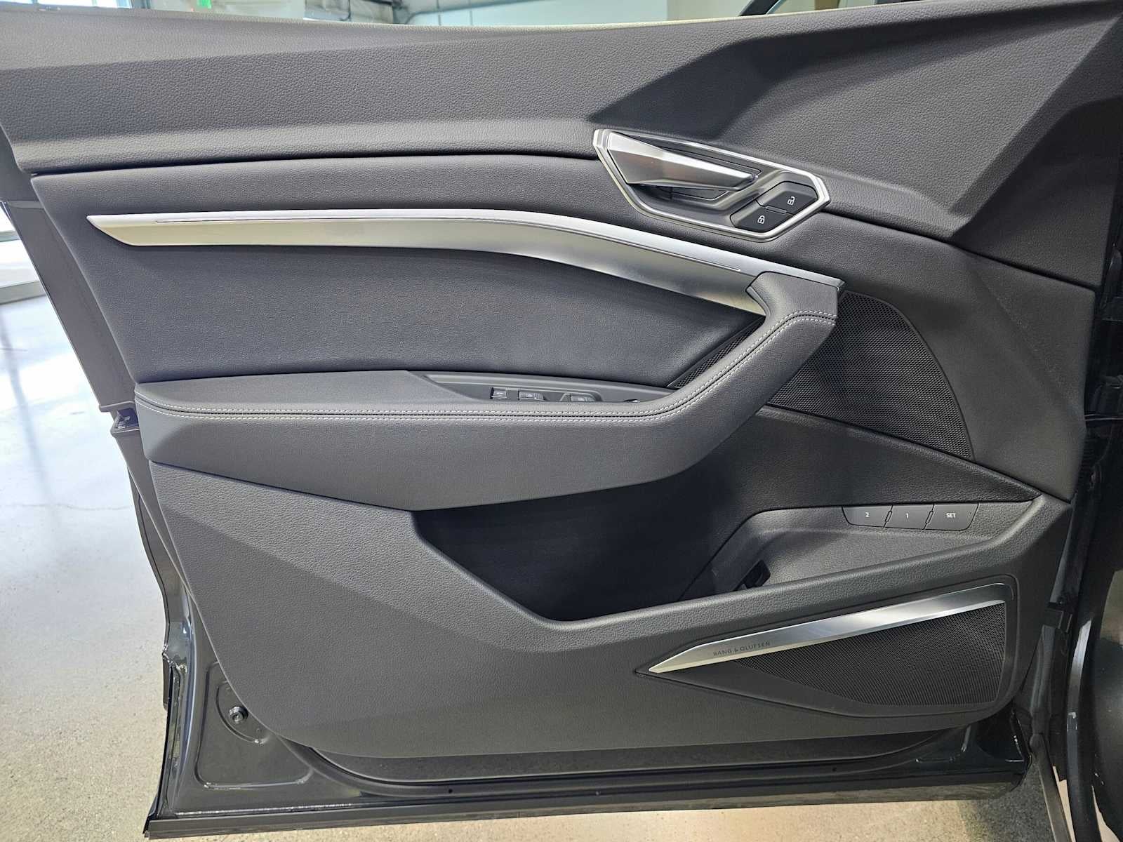 2023 Audi e-tron Premium Plus