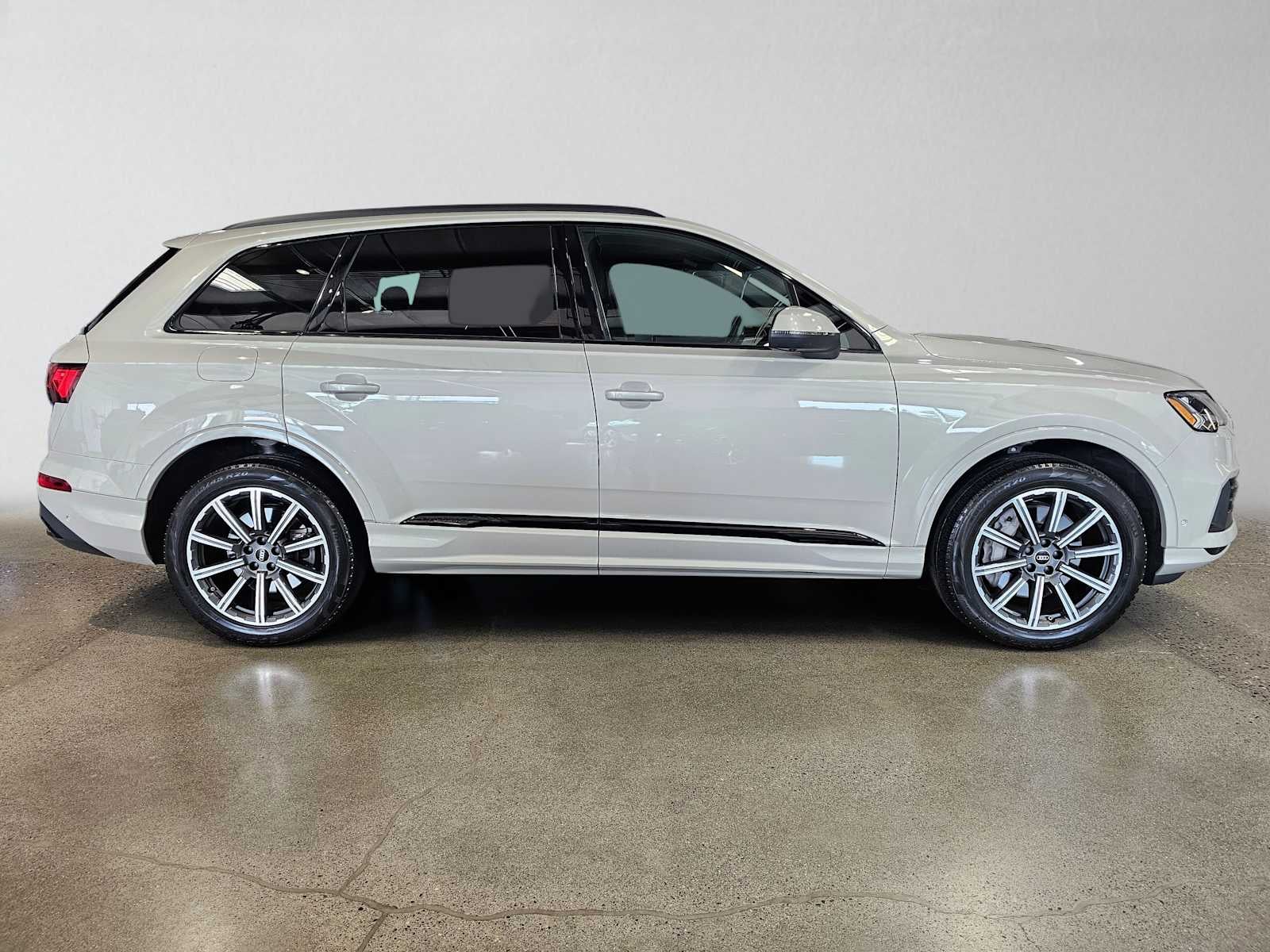2023 Audi Q7 Premium Plus