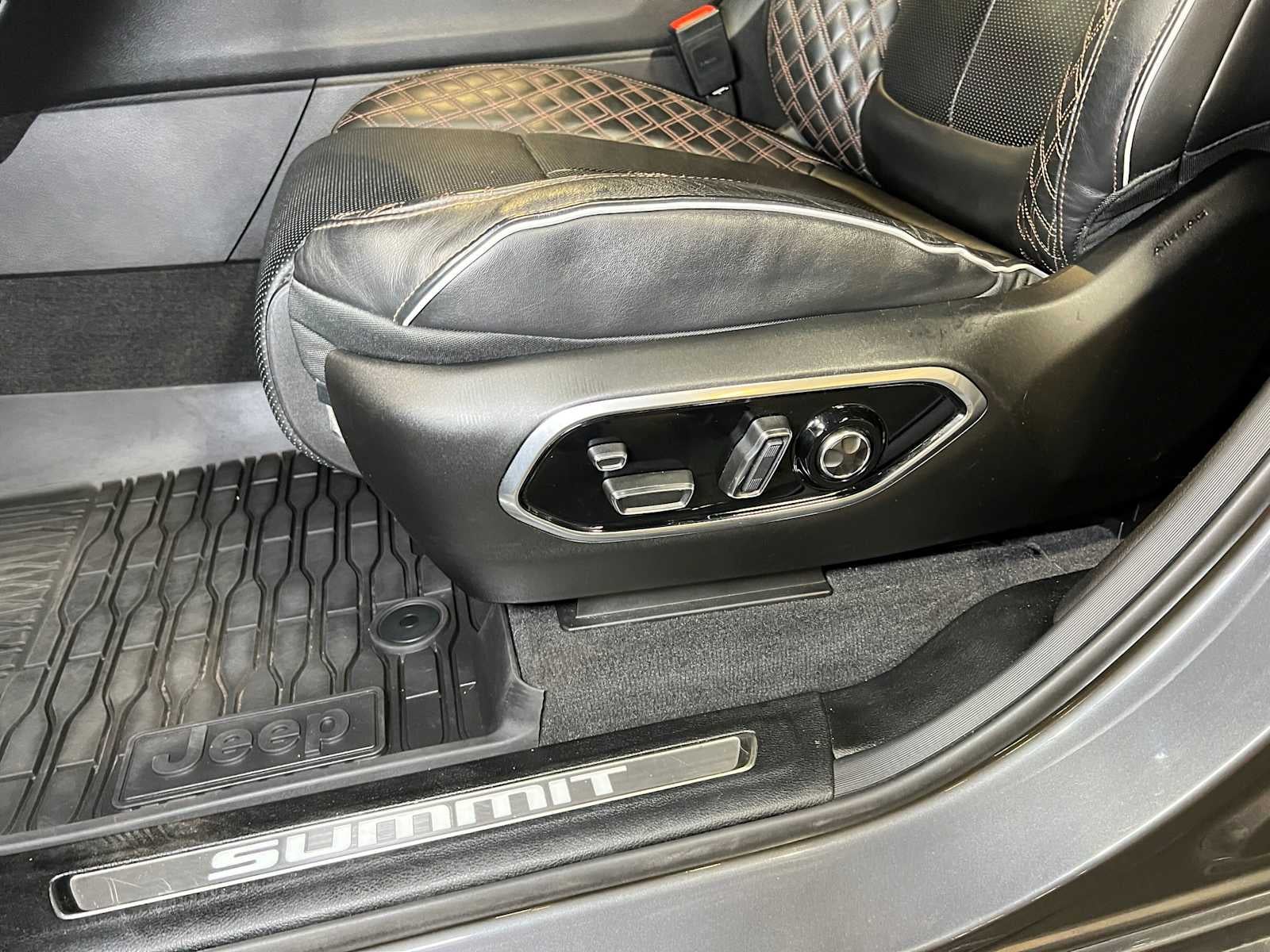 2022 Jeep Grand Cherokee L Summit
