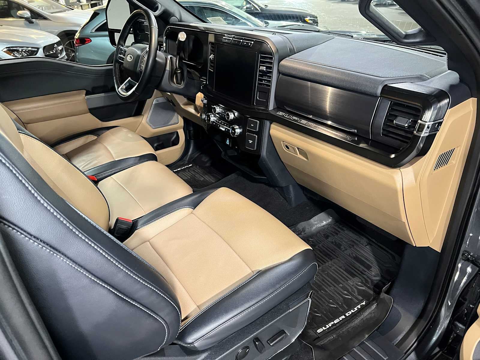 2024 Ford Super Duty F-350 SRW Pickup LARIAT