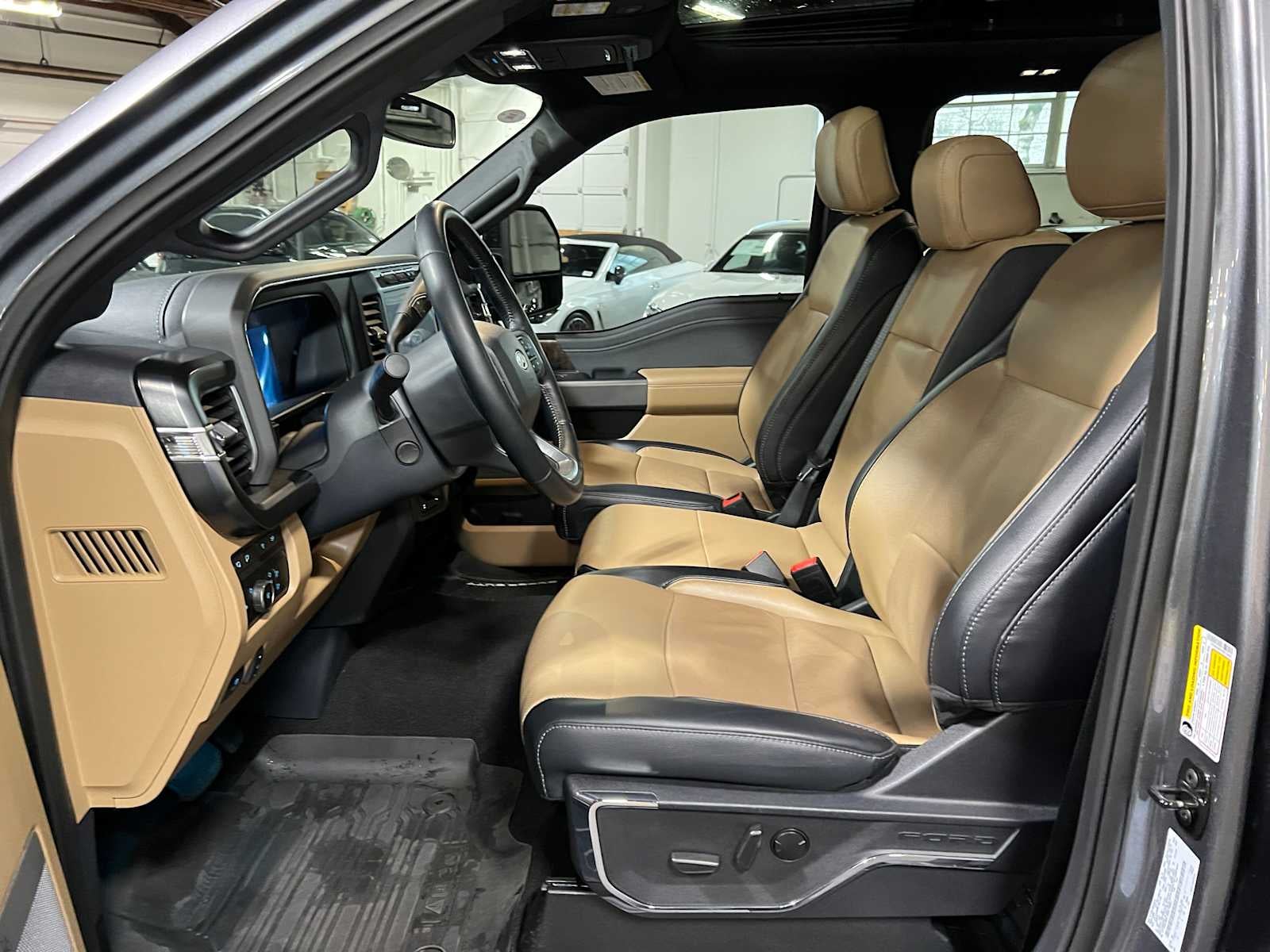 2024 Ford Super Duty F-350 SRW Pickup LARIAT