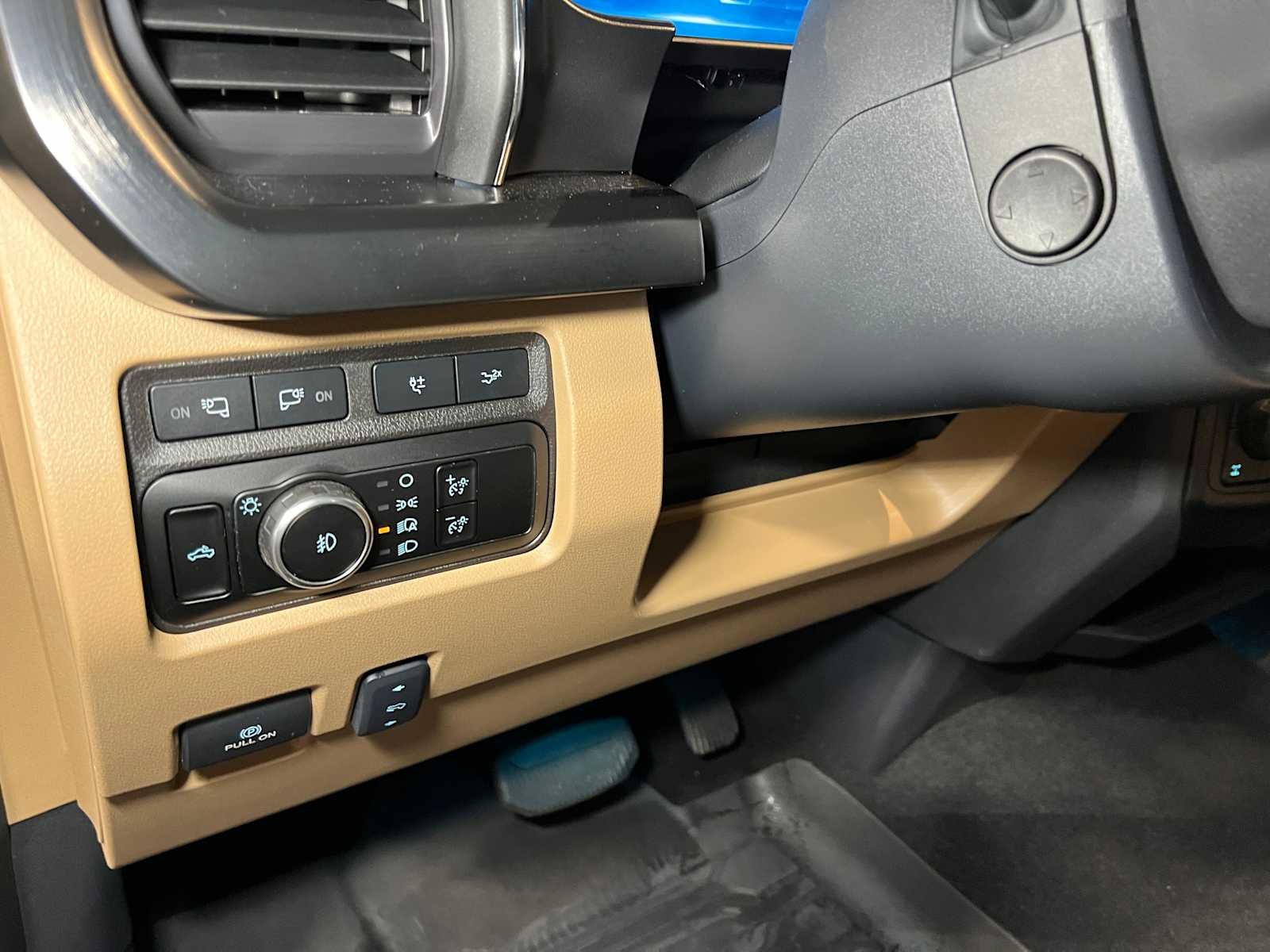 2024 Ford Super Duty F-350 SRW Pickup LARIAT