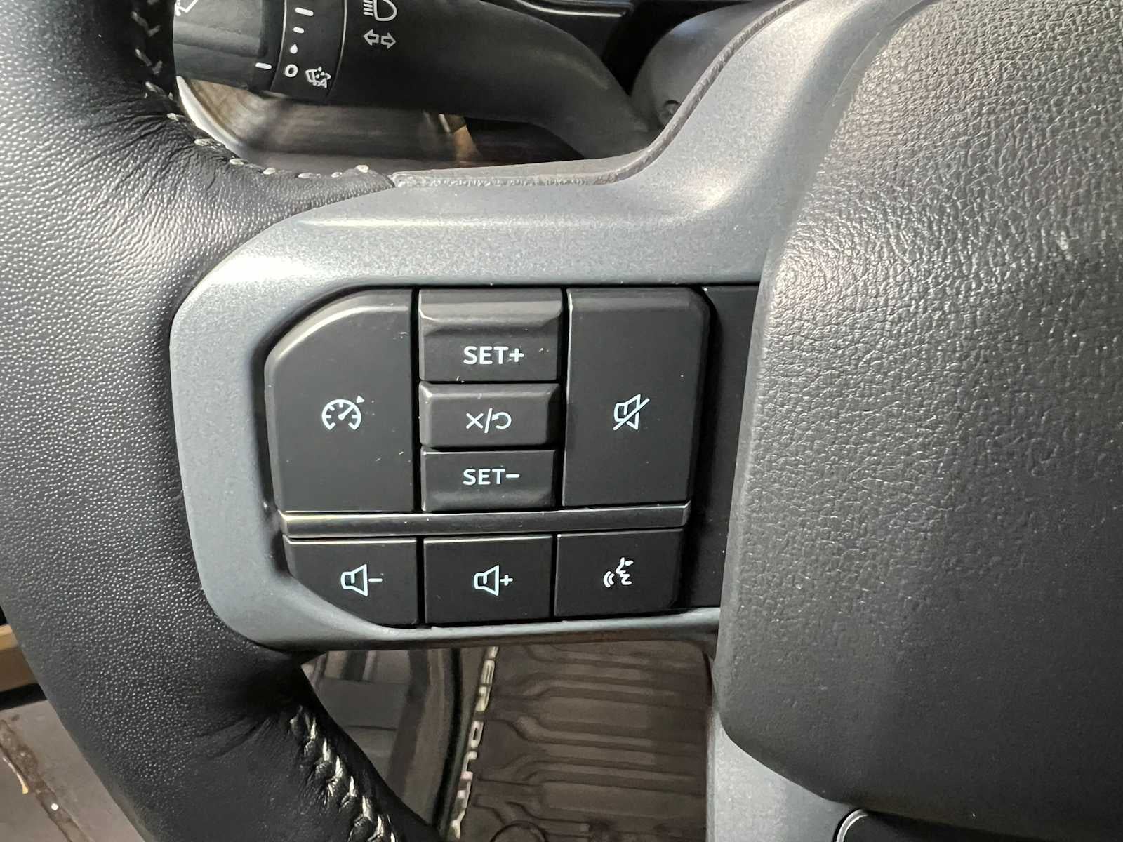 2024 Ford Super Duty F-350 SRW Pickup LARIAT