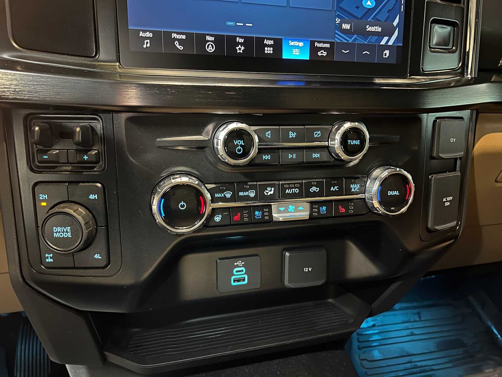 2024 Ford Super Duty F-350 SRW Pickup LARIAT