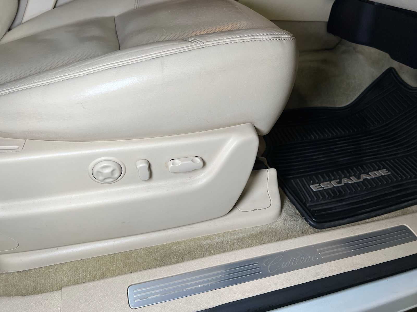 2007 Cadillac Escalade AWD 4dr