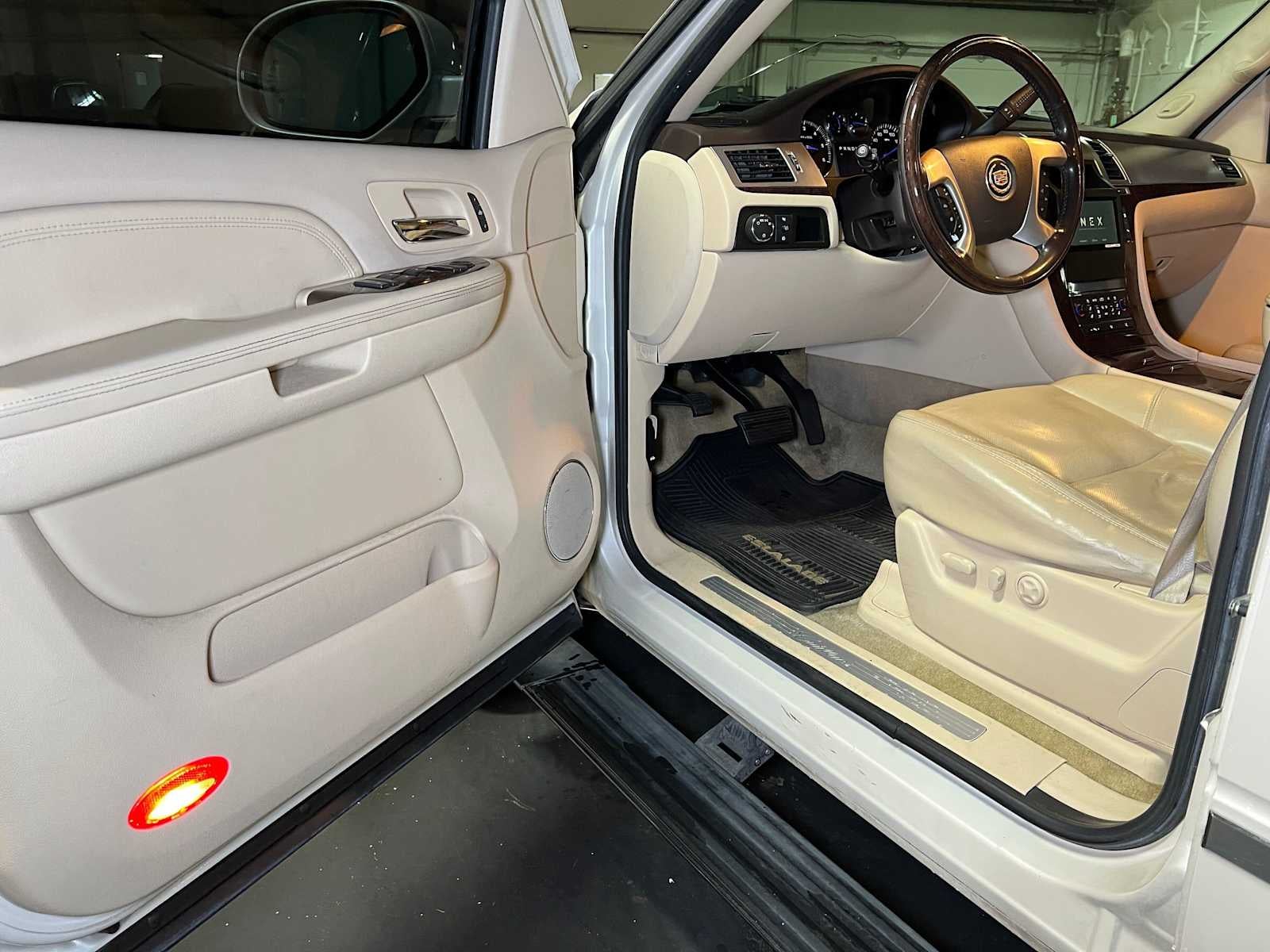 2007 Cadillac Escalade AWD 4dr