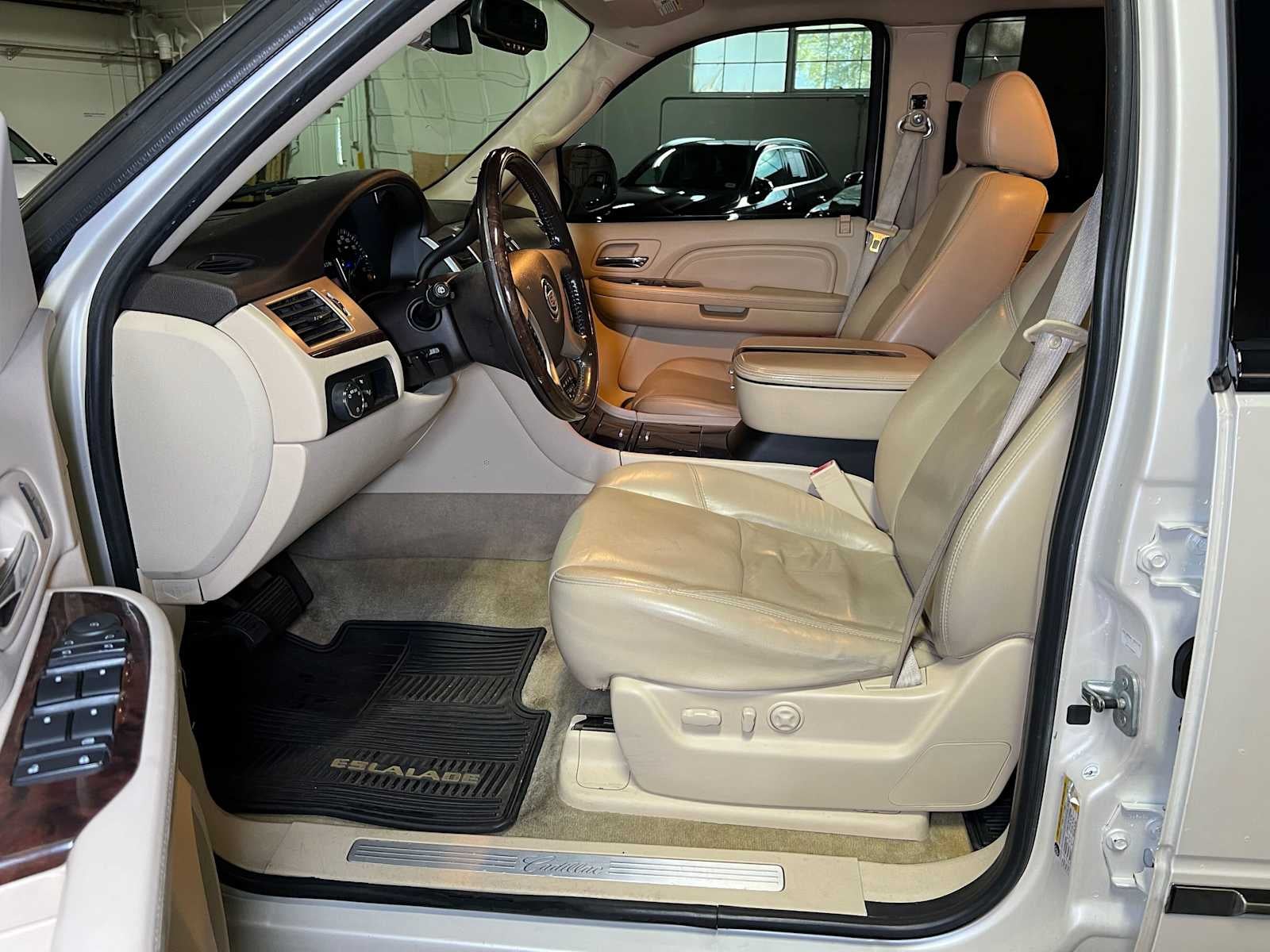2007 Cadillac Escalade AWD 4dr