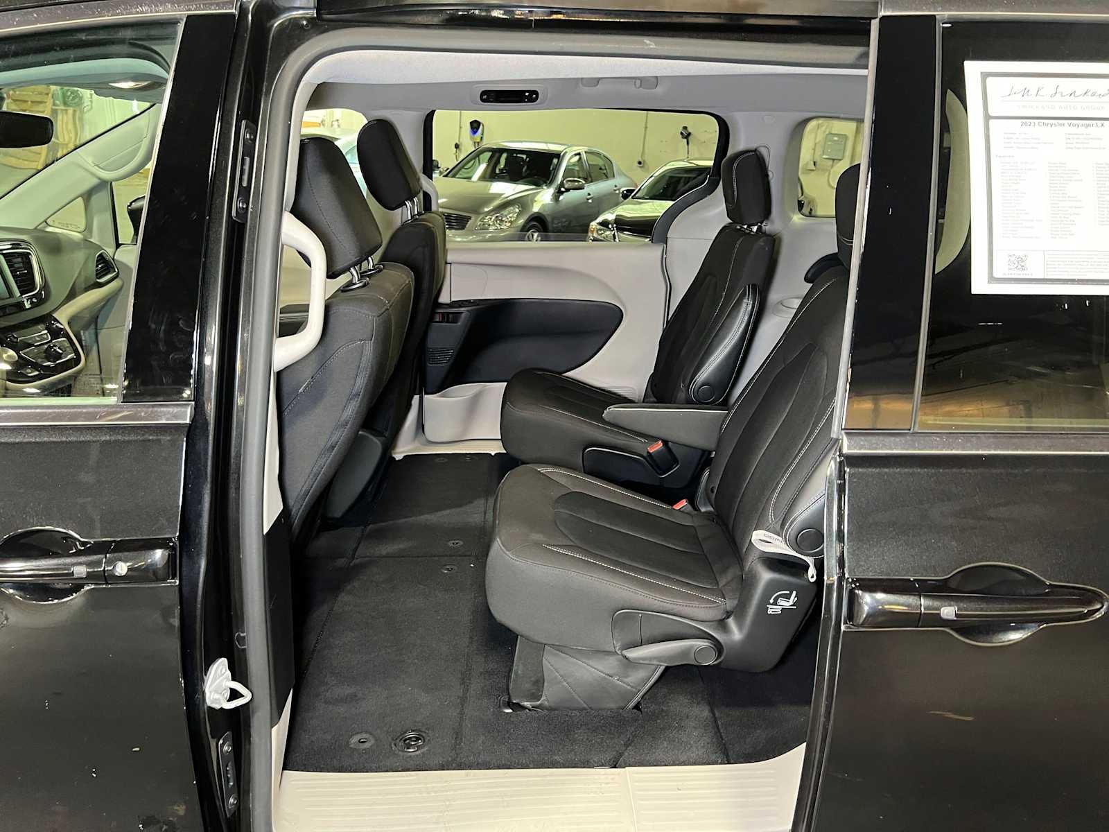 2023 Chrysler Voyager LX