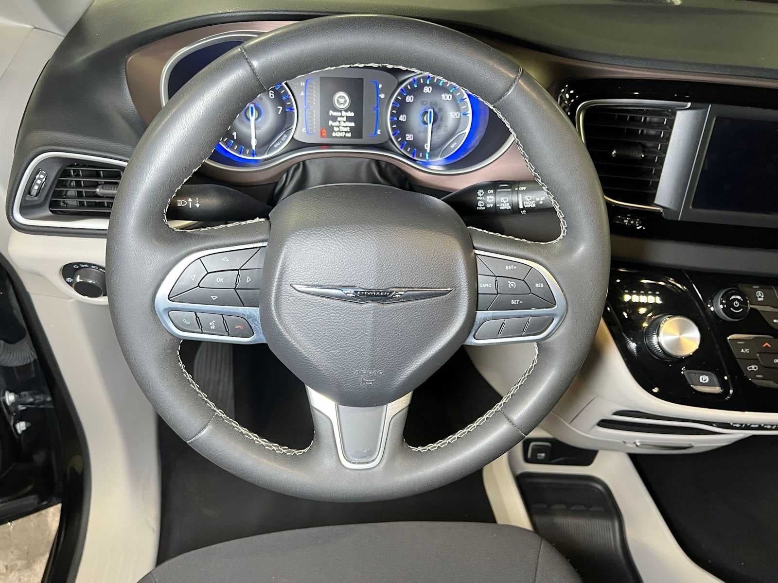 2023 Chrysler Voyager LX