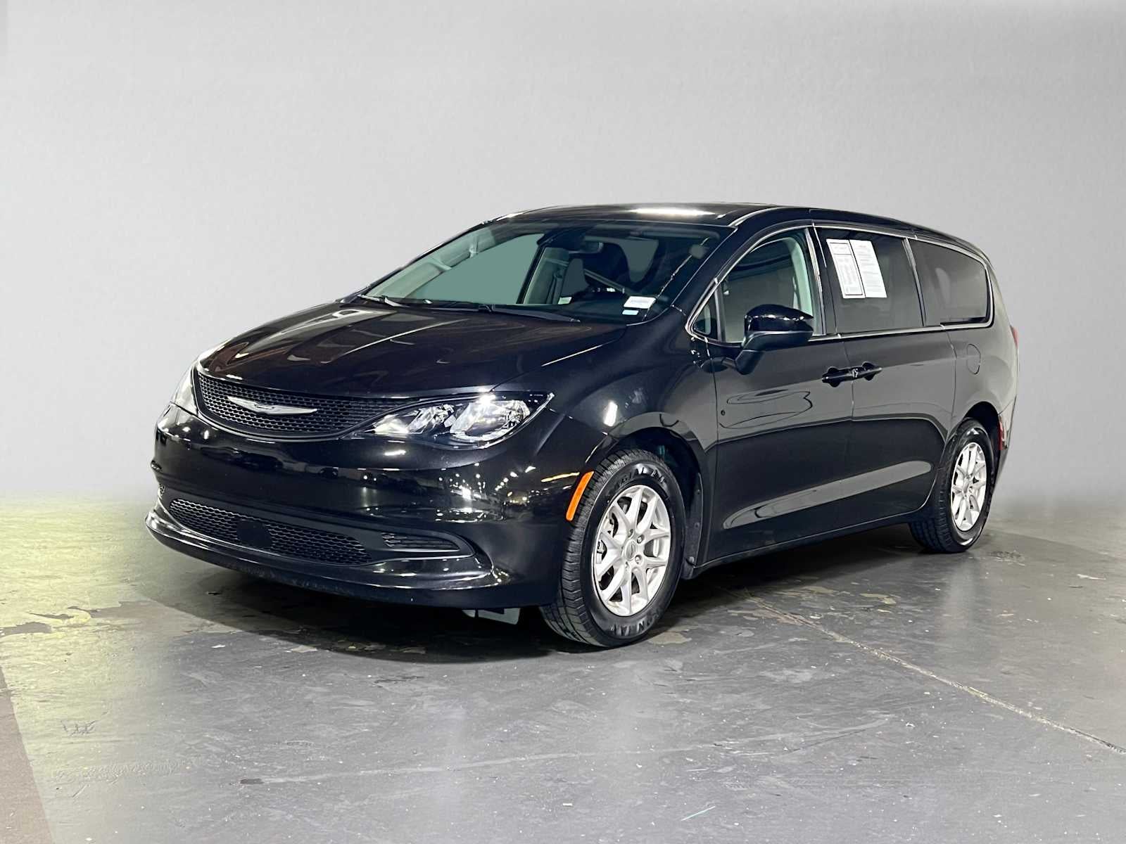 2023 Chrysler Voyager LX