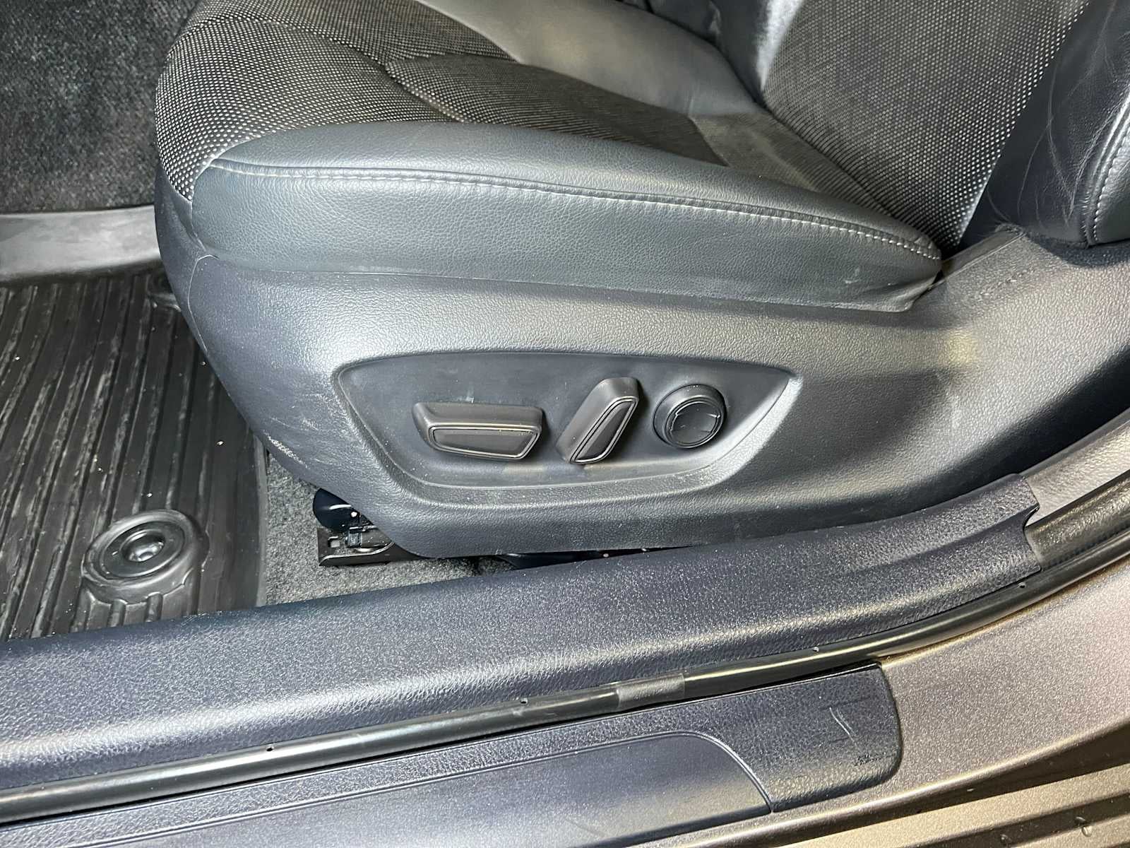 2023 Toyota Camry Hybrid XLE