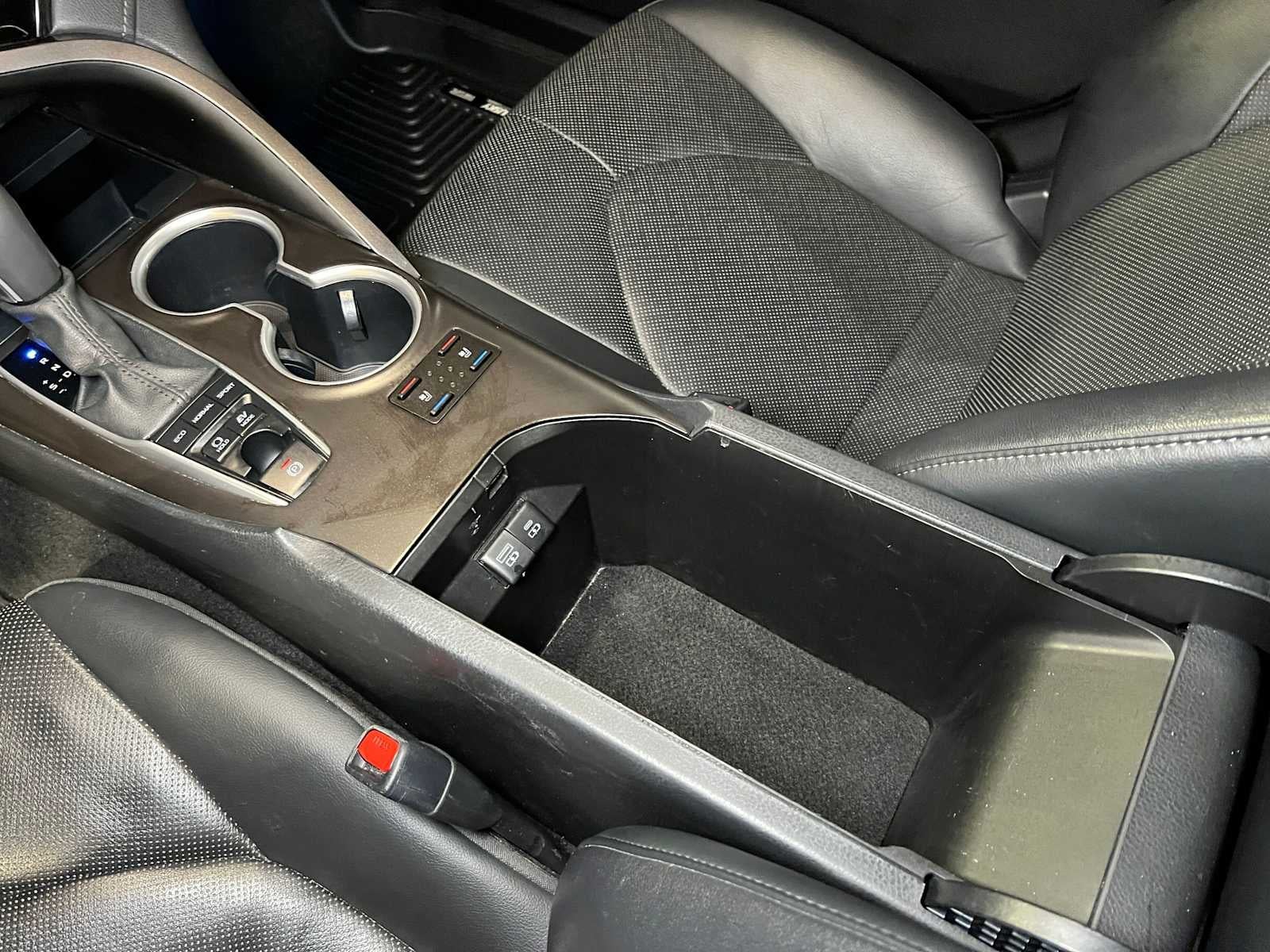 2023 Toyota Camry Hybrid XLE