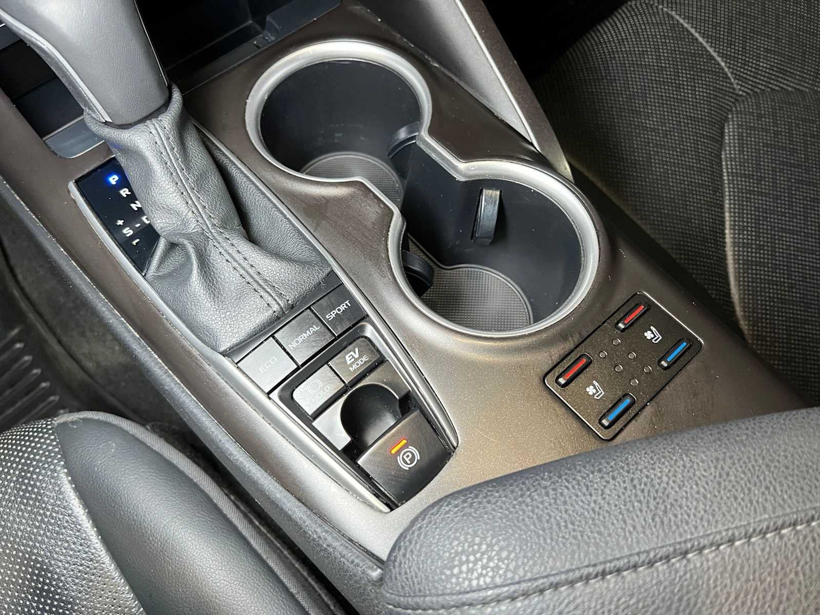 2023 Toyota Camry Hybrid XLE