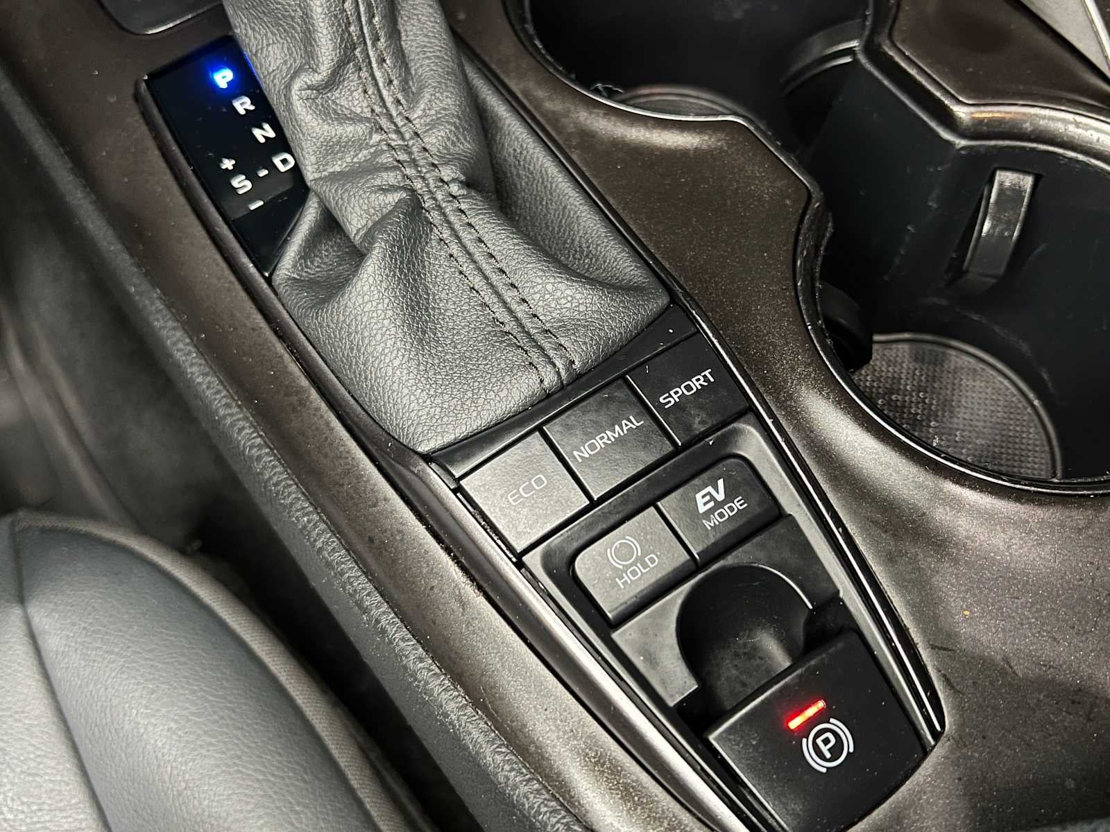 2024 Toyota Camry Hybrid SE