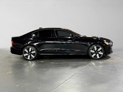 2024 Volvo S60 Recharge Plug-In Hybrid Ultimate Dark Theme