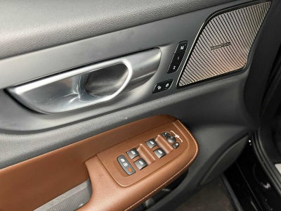 2024 Volvo S60 Recharge Plug-In Hybrid Ultimate Dark Theme