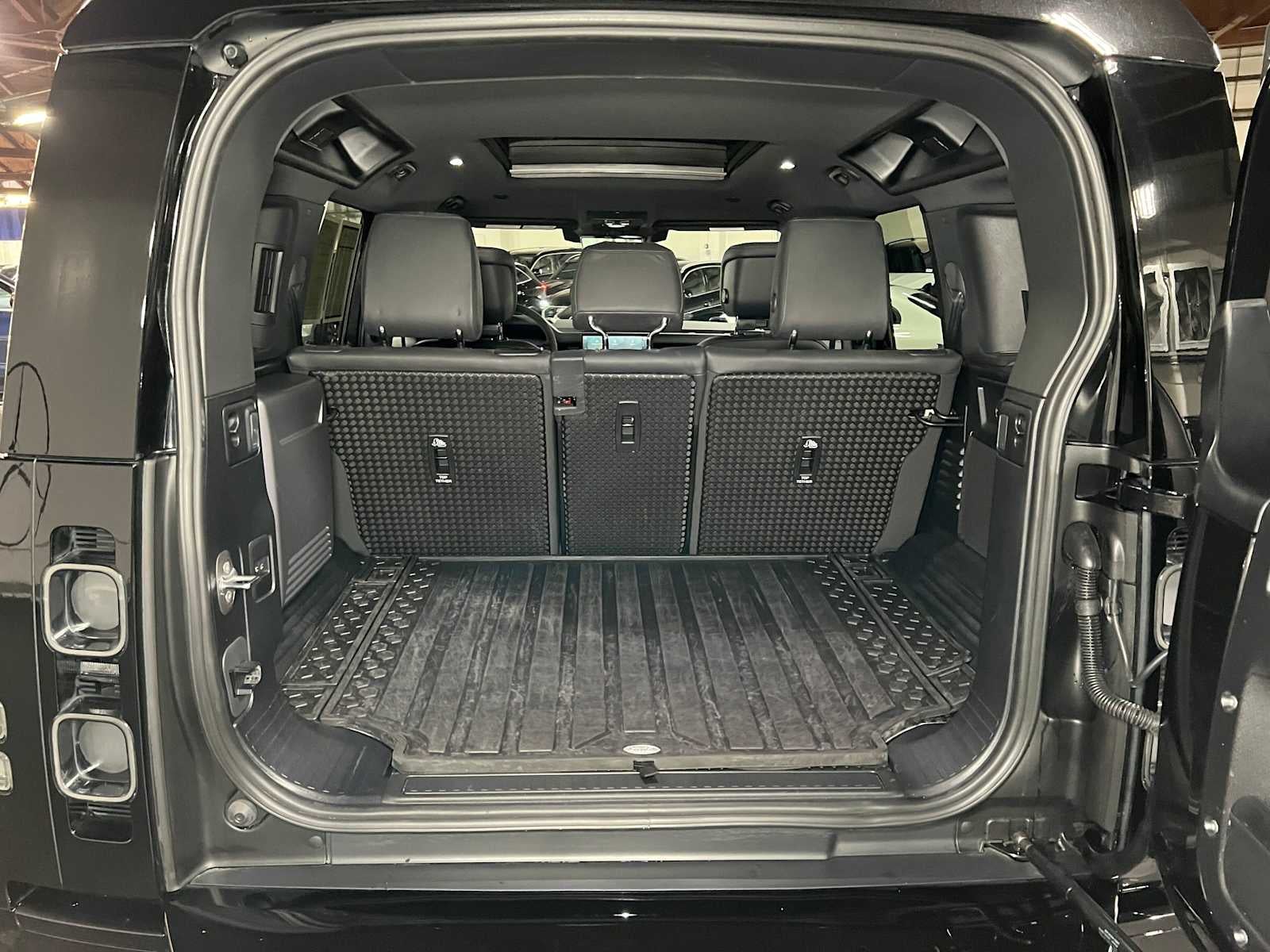 2024 Land Rover Defender V8