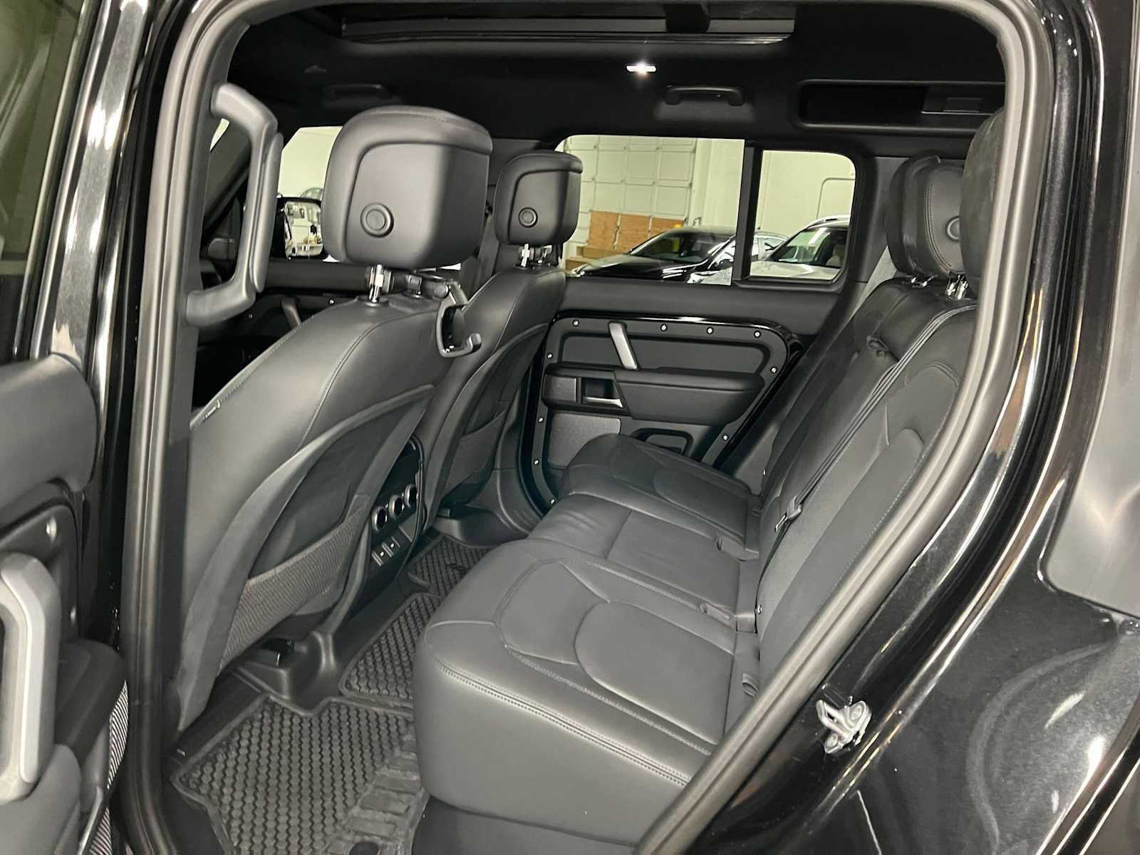 2024 Land Rover Defender V8