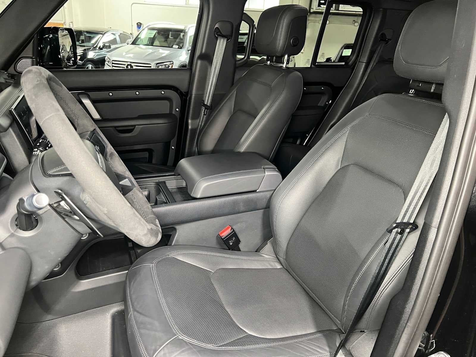 2024 Land Rover Defender V8