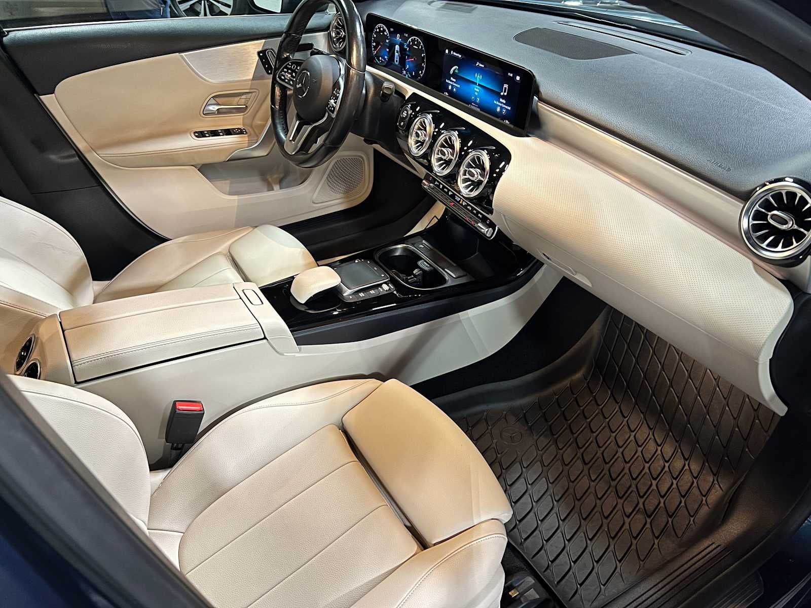 2021 Mercedes-Benz A 220 A 220